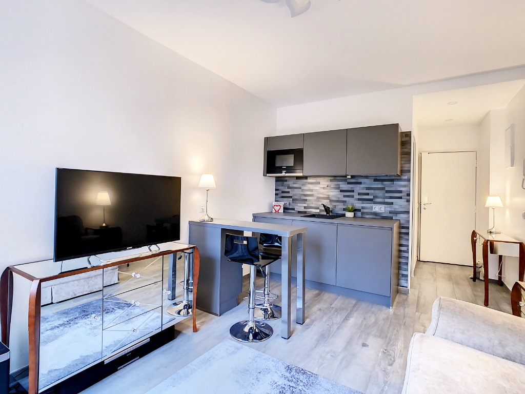 Photo À LOUER SAINT-CLOUD STUDIO MEUBLÉ image 3/6