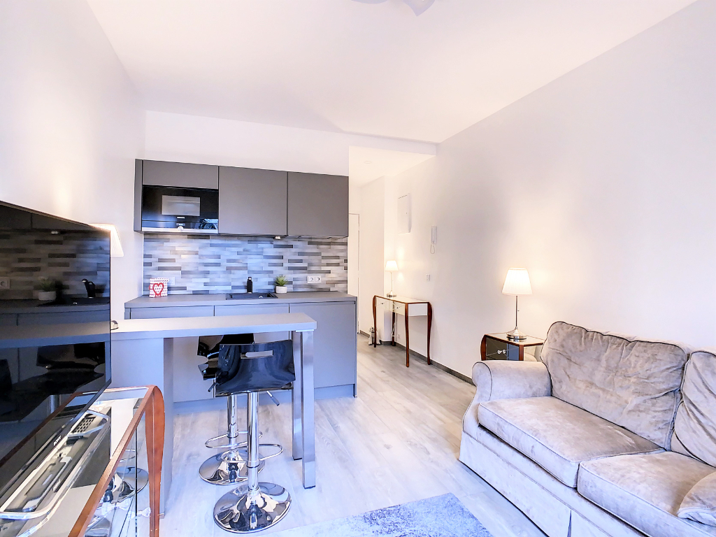 Photo À LOUER SAINT-CLOUD STUDIO MEUBLÉ image 4/6