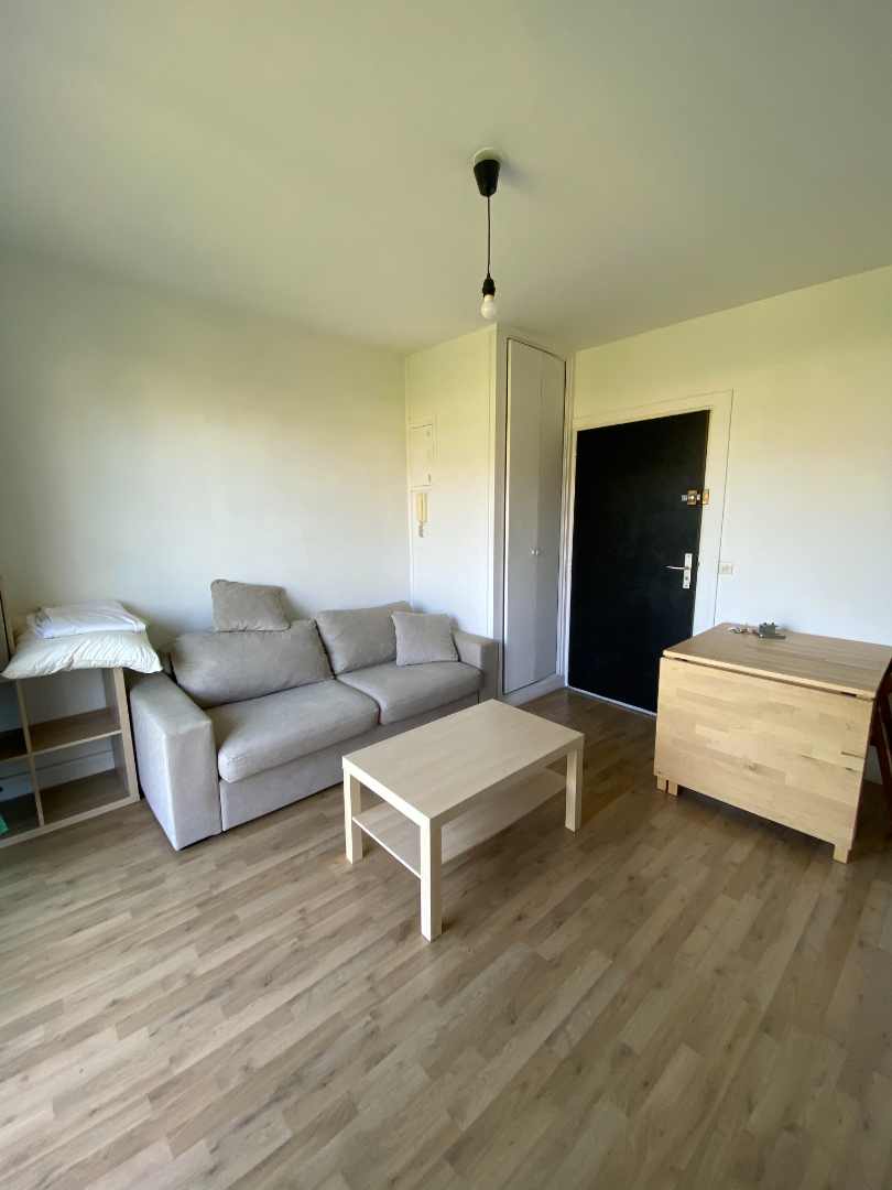 A LOUER - Studio meublé Versailles Hoche