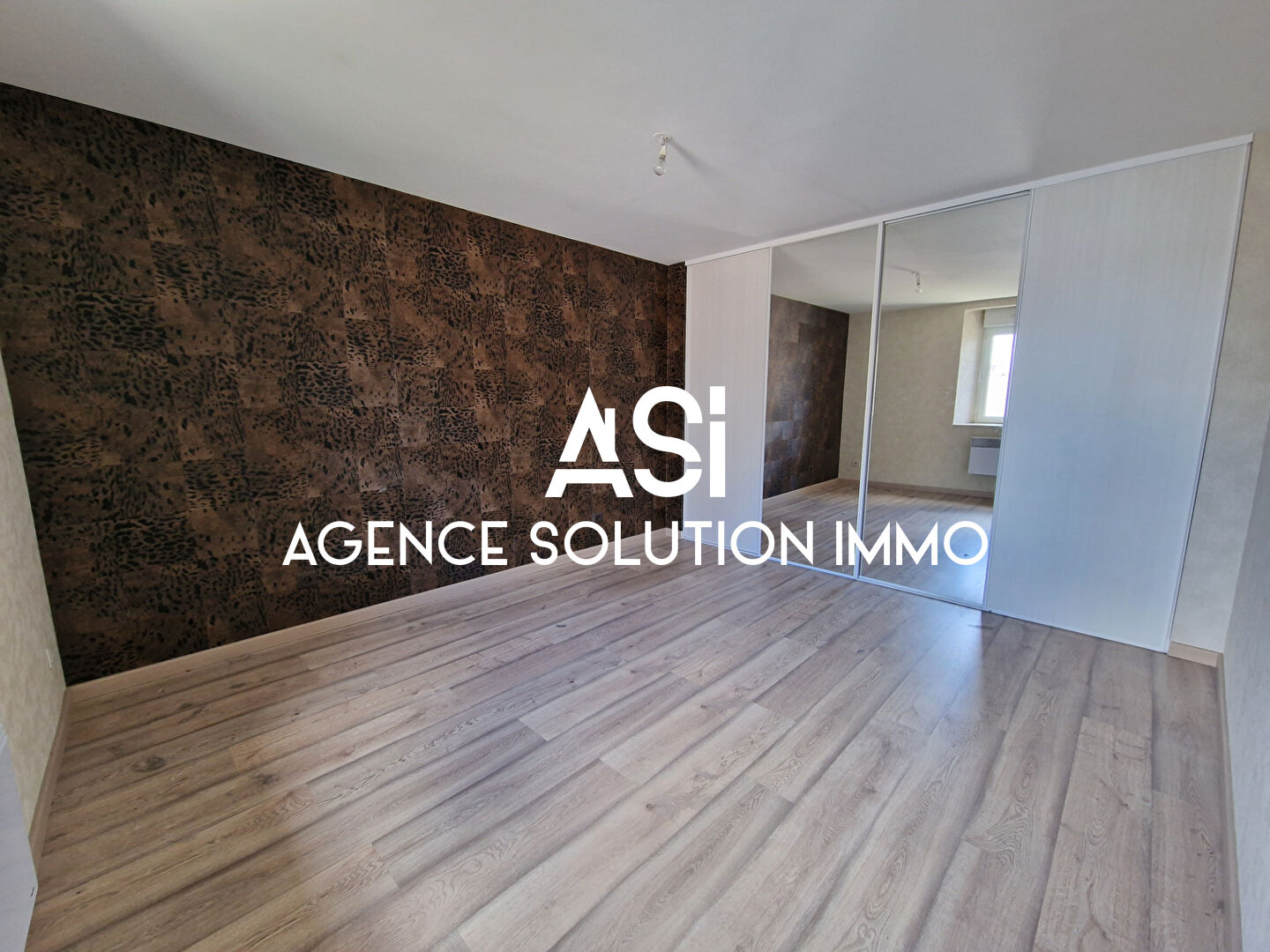 Photo Maison en pierre 5 pièce(s)  de 85m² avec grande cour image 6/6