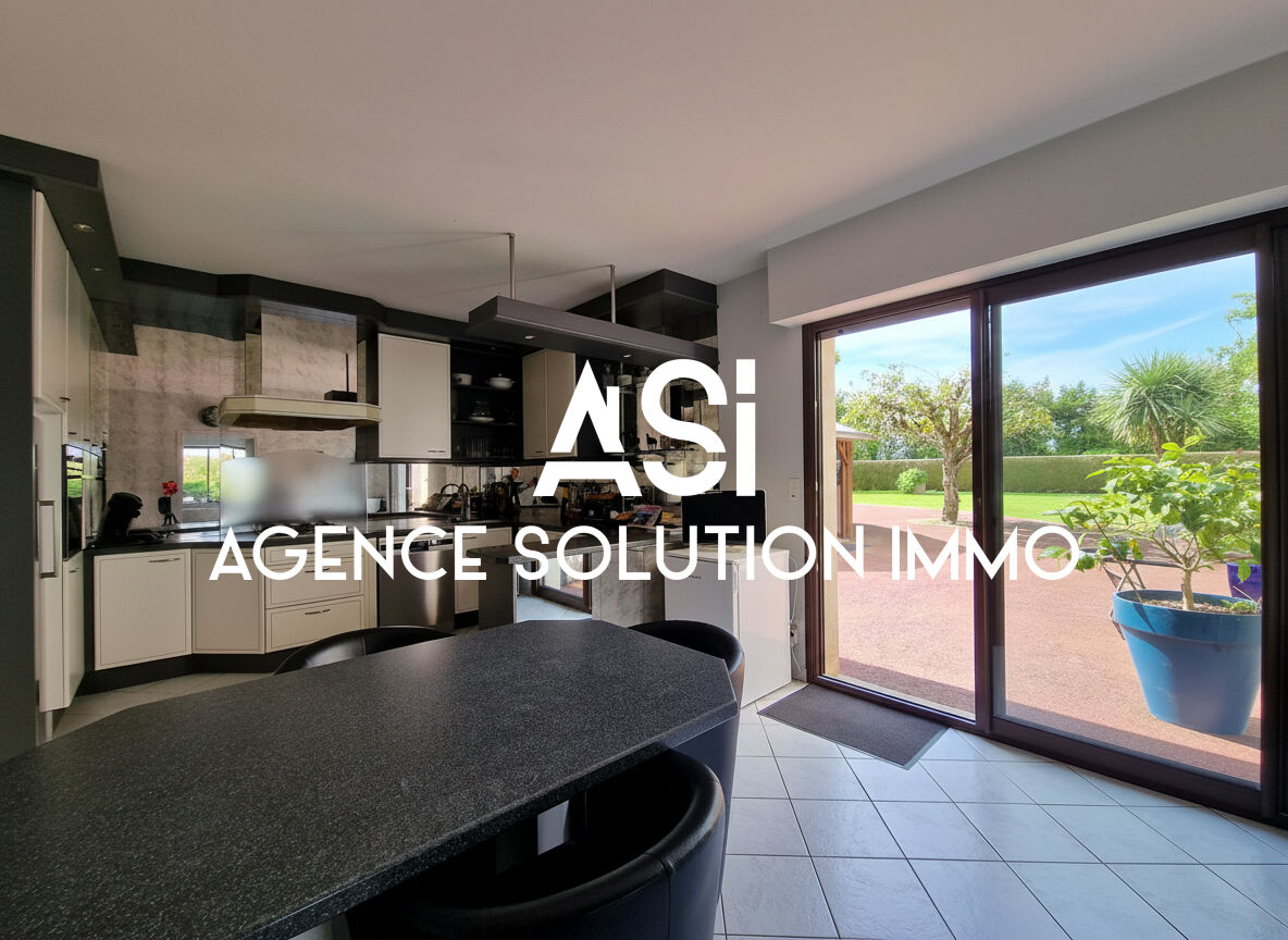 Maison 5 pièces - 143 m² habitable - Local Pro de 118 m² sur 55 639 m². de terrain.