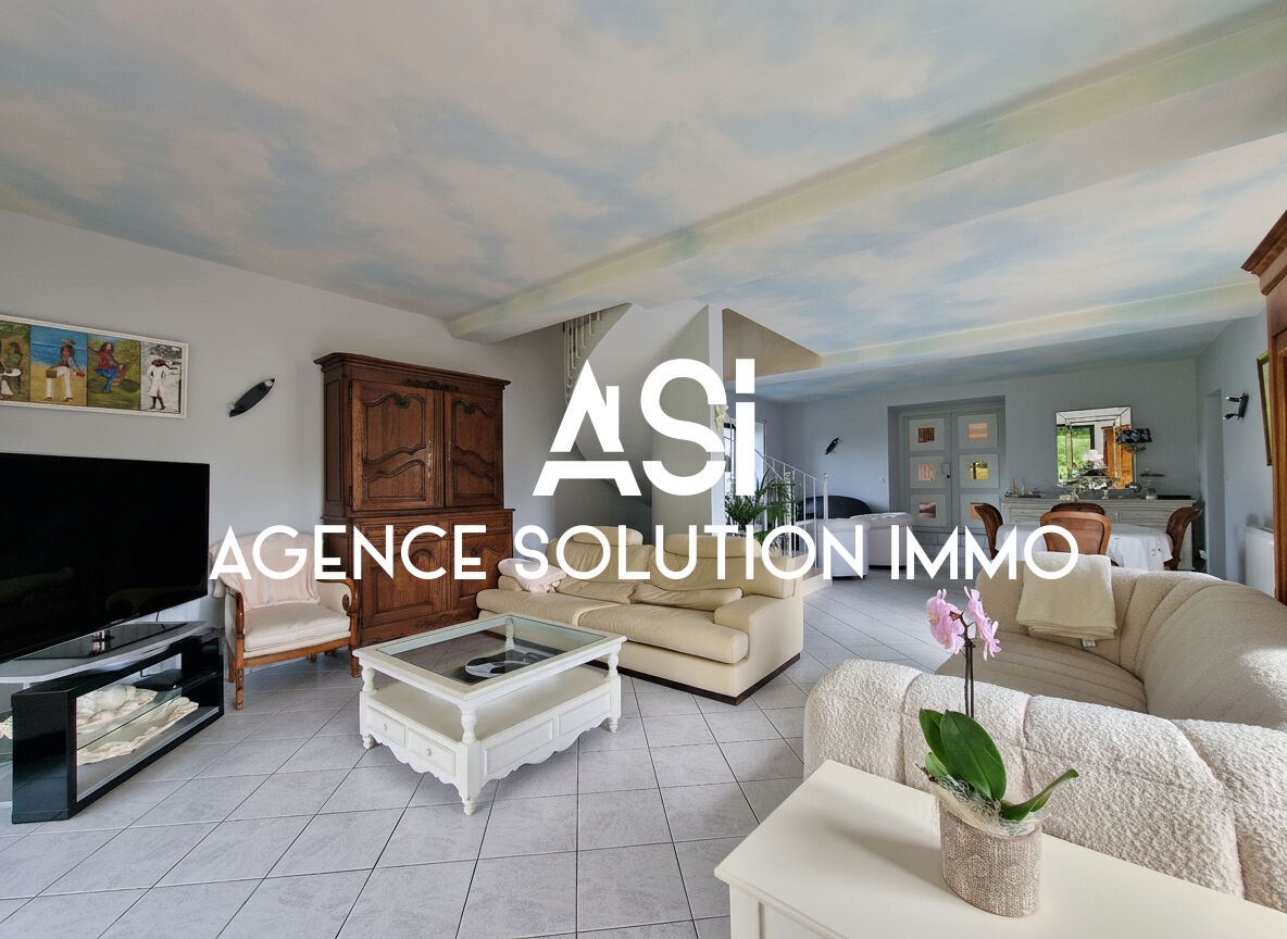 Maison 5 pièces - 143 m² habitable - Local Pro de 118 m² sur 55 639 m². de terrain.