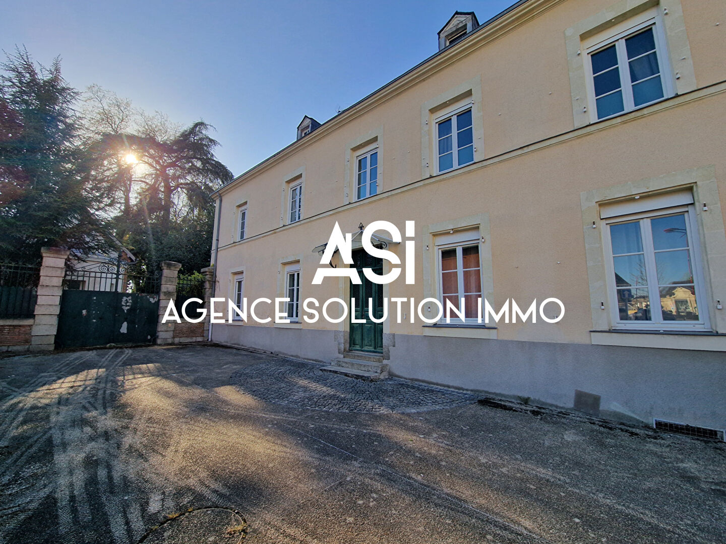 Maison de Caractère  8 pièce(s) 5 chambres - 6 231 m² de Parc