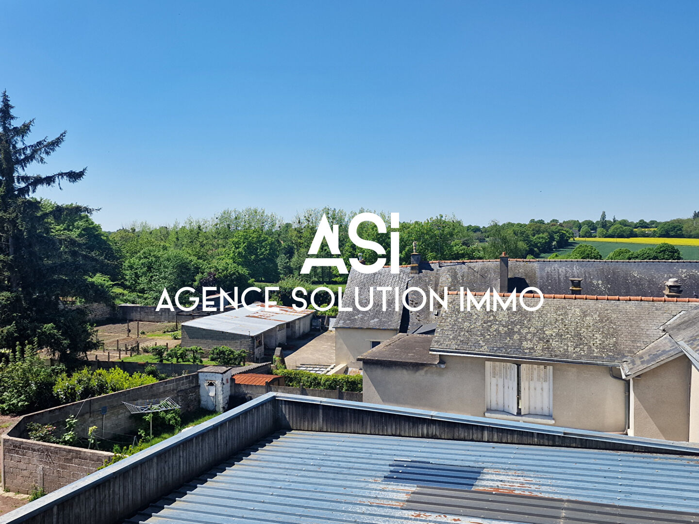 Immeuble Cossé-le-Vivien - 405 m² habitables sur 1 097m² de terrain