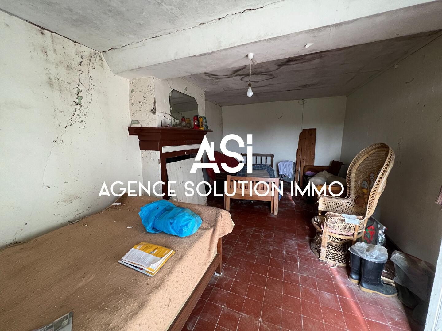 Maison en pierre 40m2 - grange 65 m2 - terrain boisé 400 m2