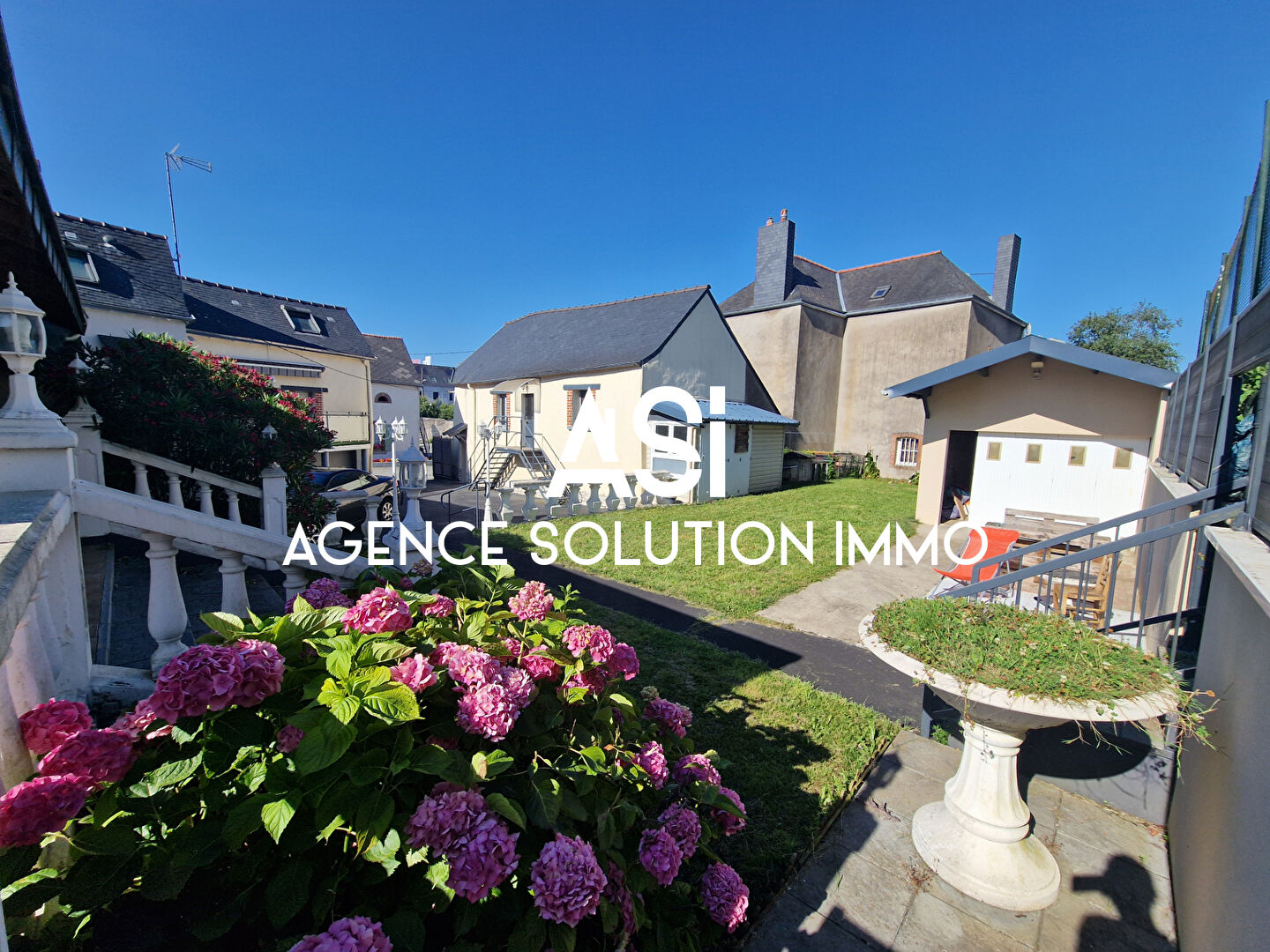 Ensemble Immobilier Maison principale + studio et grands garage - 600m² de terrain