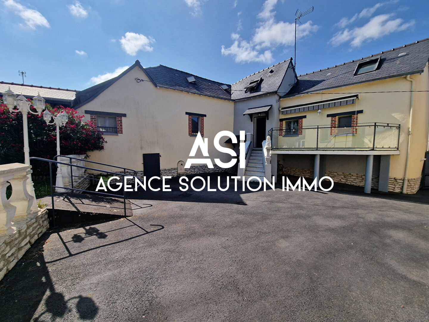 Ensemble Immobilier Maison principale + studio et grands garage - 600m² de terrain