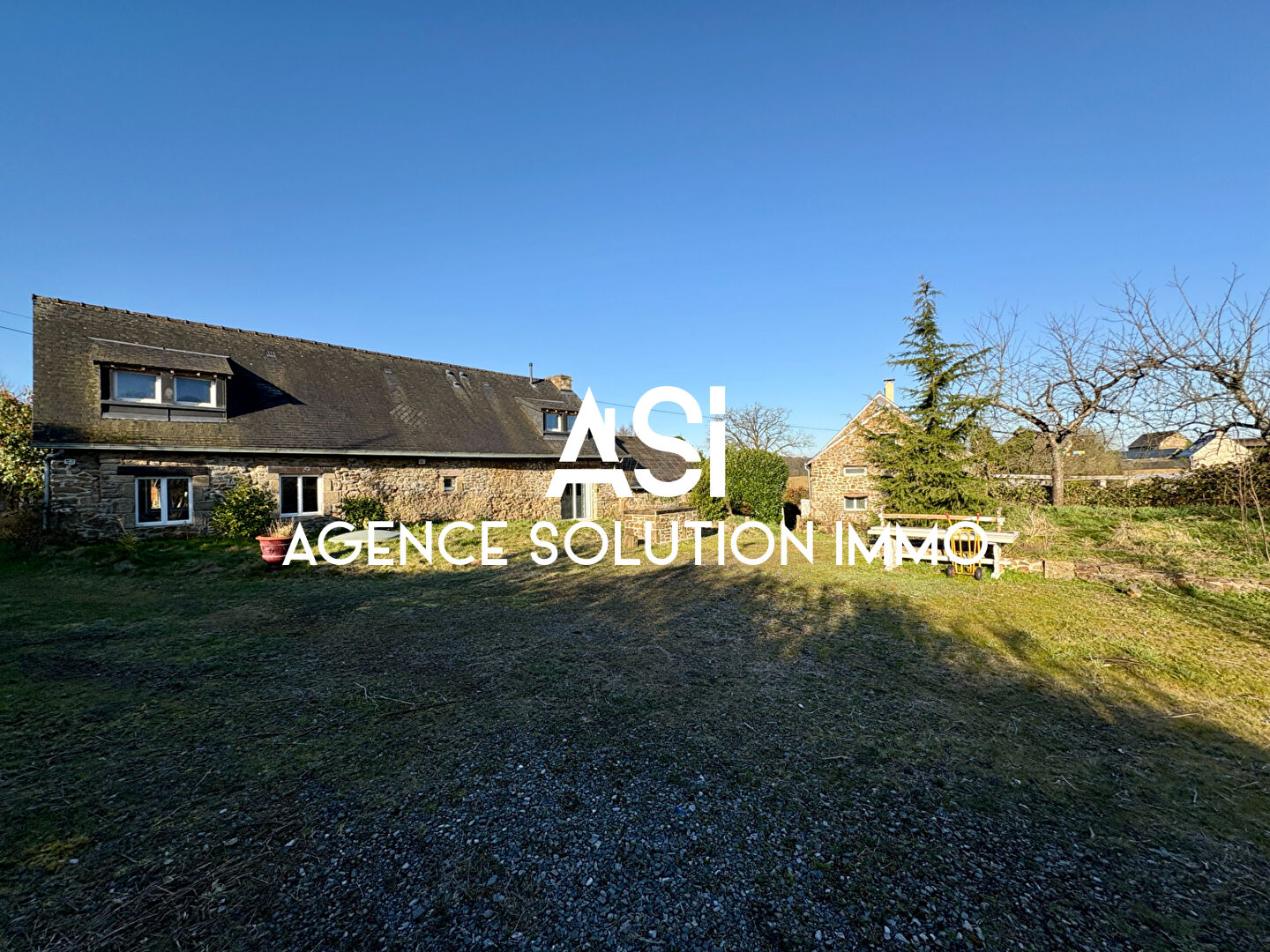 Maison en pierres de 109m² 5 pièce(s) + dépendances sur terrain de plus de 8880 m² VAUTORTE