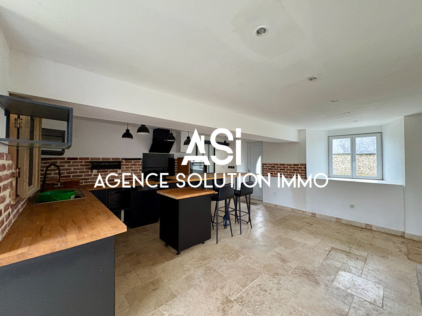 Maison en pierres de 109m² 5 pièce(s) + dépendances sur terrain de plus de 8880 m² VAUTORTE