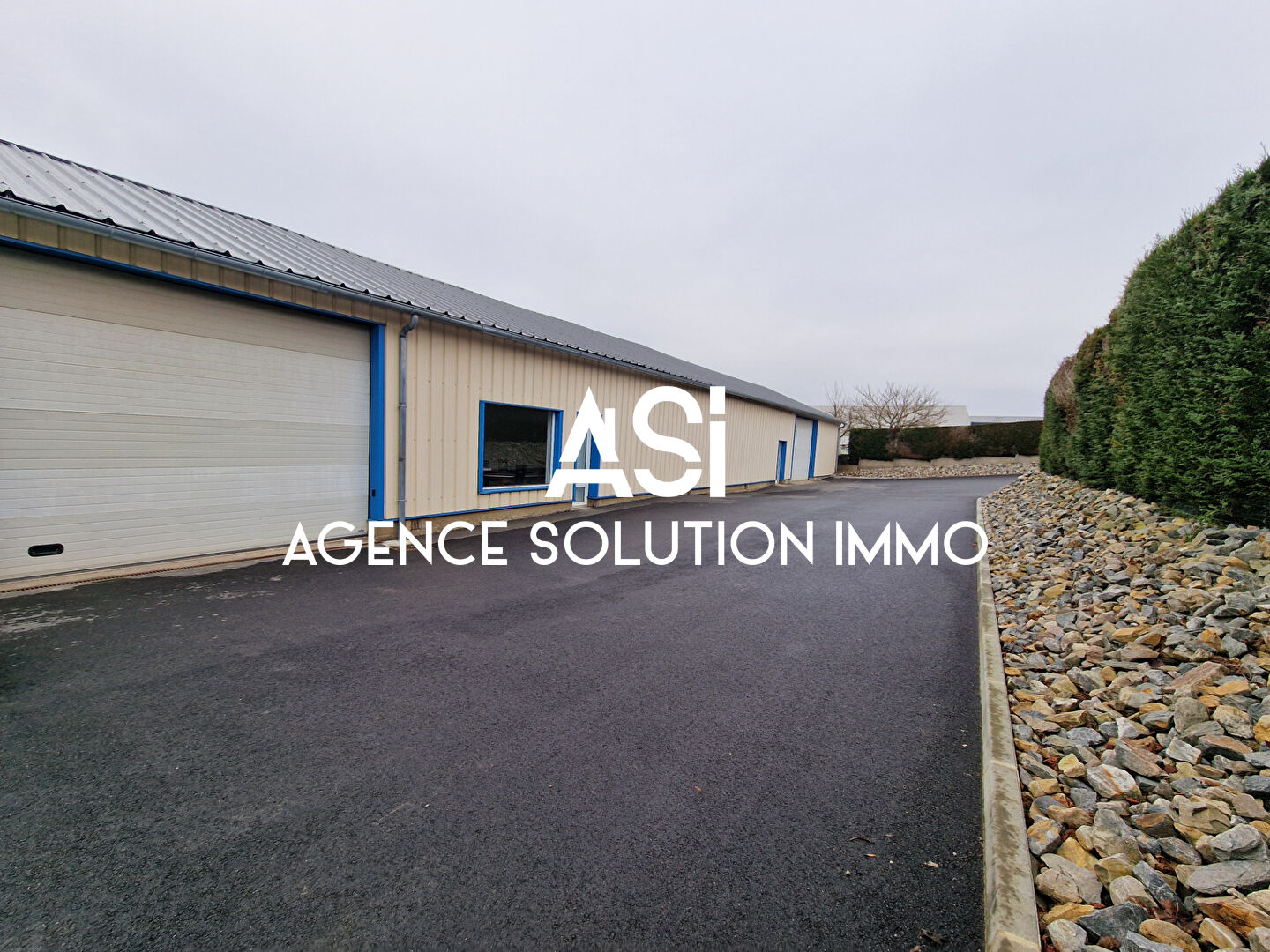 Local d'activité à LOUER ST Berthevin 397m²