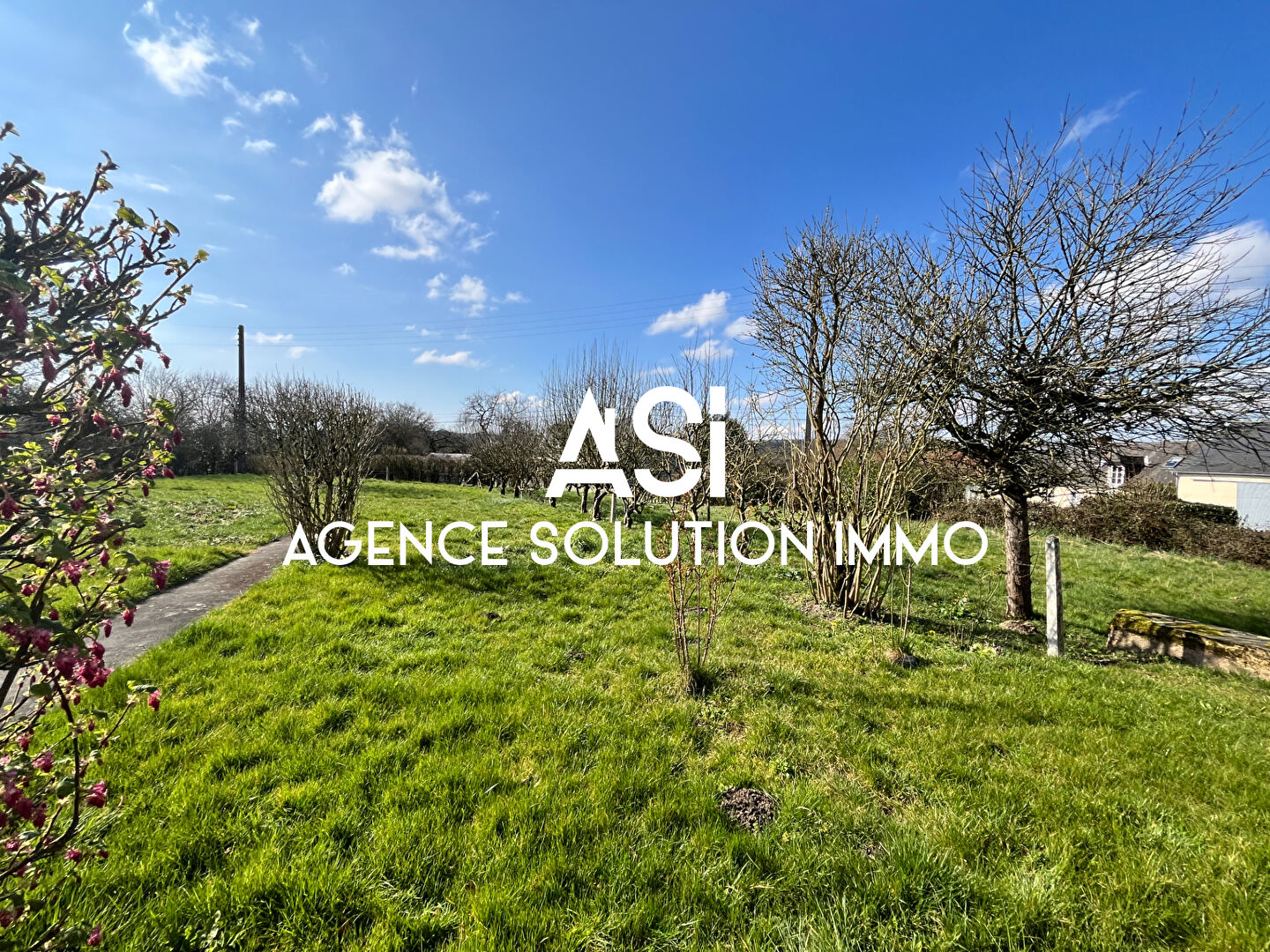 Maison de  51.5 m2 - 2 pièce(s) - terrain + garage + hangar - St Germain De Coulamer