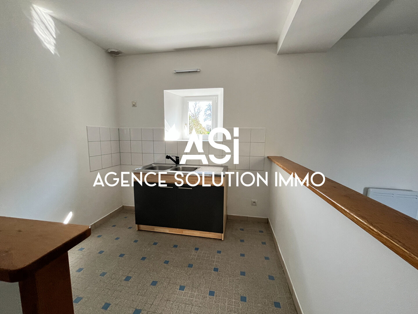 Maison de  51.5 m2 - 2 pièce(s) - terrain + garage + hangar - St Germain De Coulamer