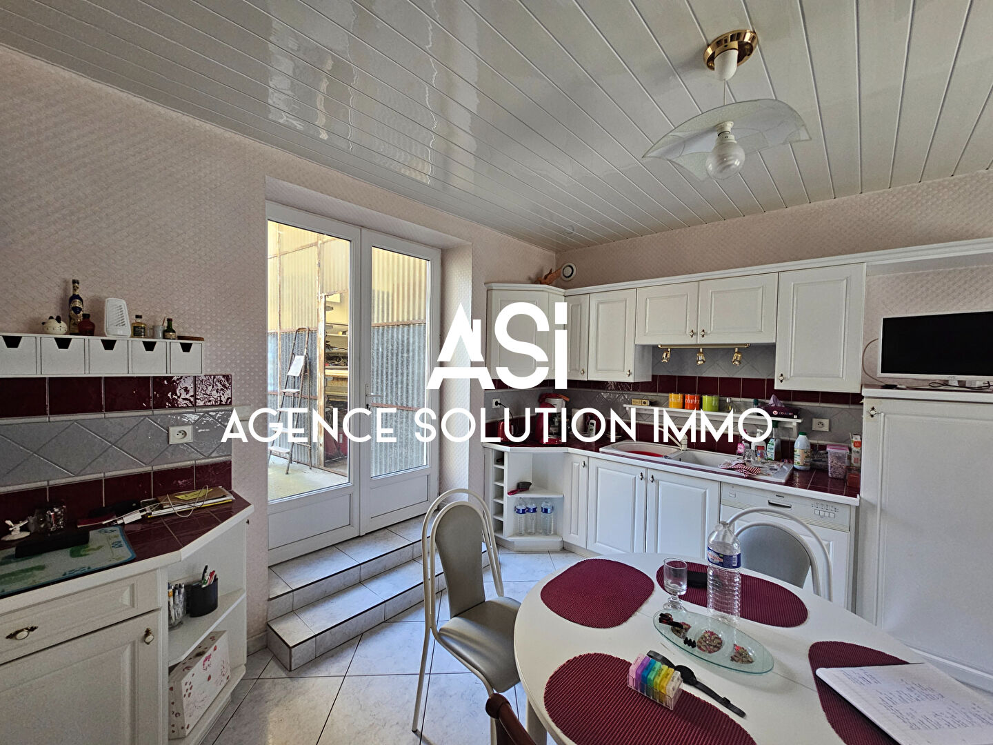 MAISON AVEC DÉPENDANCES IDÉALES POUR ARTISANS