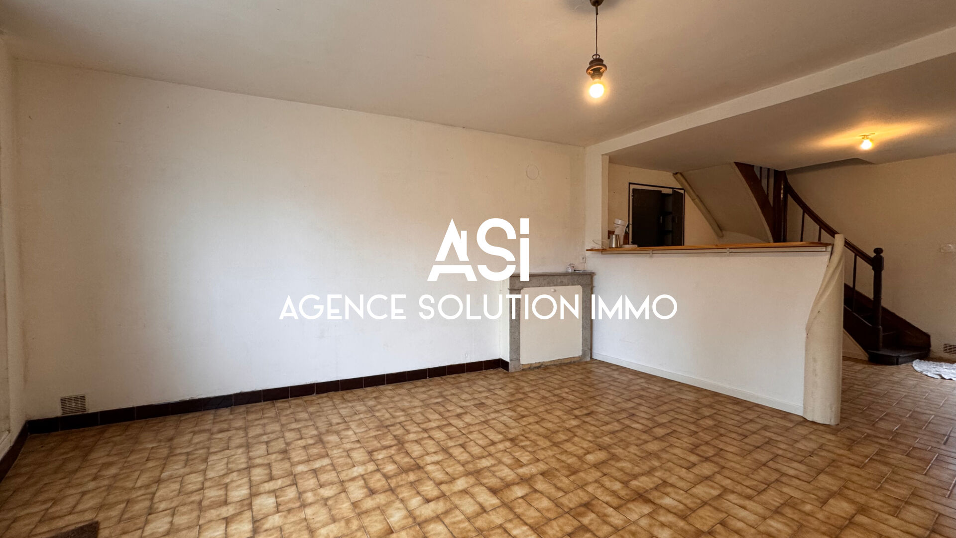 Maison de bourg ancien relais - 106 m2 5P 2CH - très lumineux - Cour- cave - fort potentiel agrandissement
