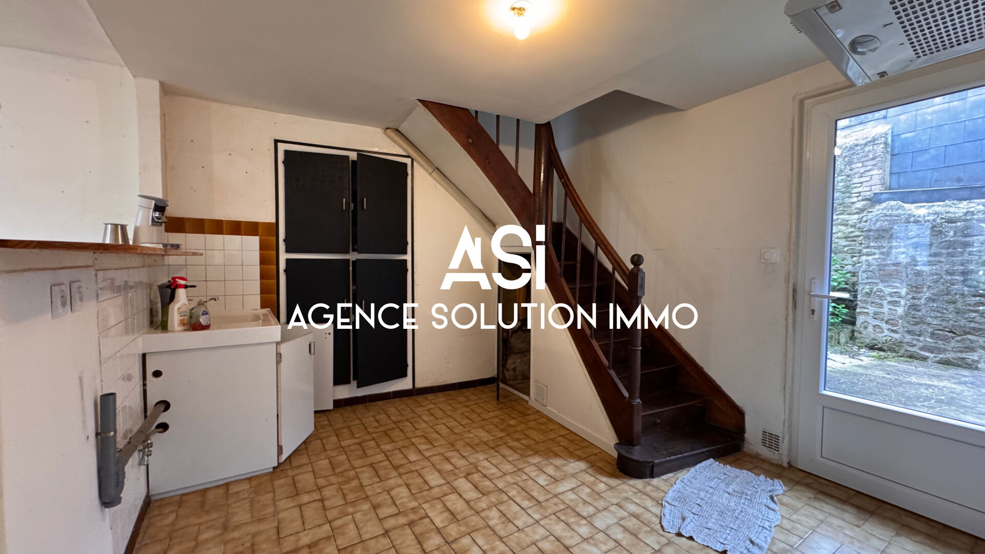 Maison de bourg ancien relais - 106 m2 5P 2CH - très lumineux - Cour- cave - fort potentiel agrandissement