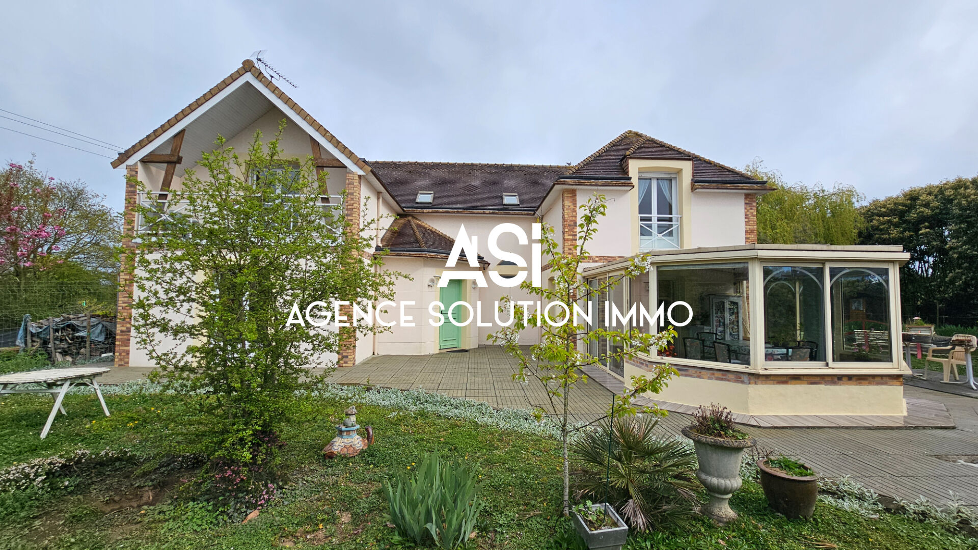 BELLE DEMEURE DE 5 CHAMBRES  -  EVRON