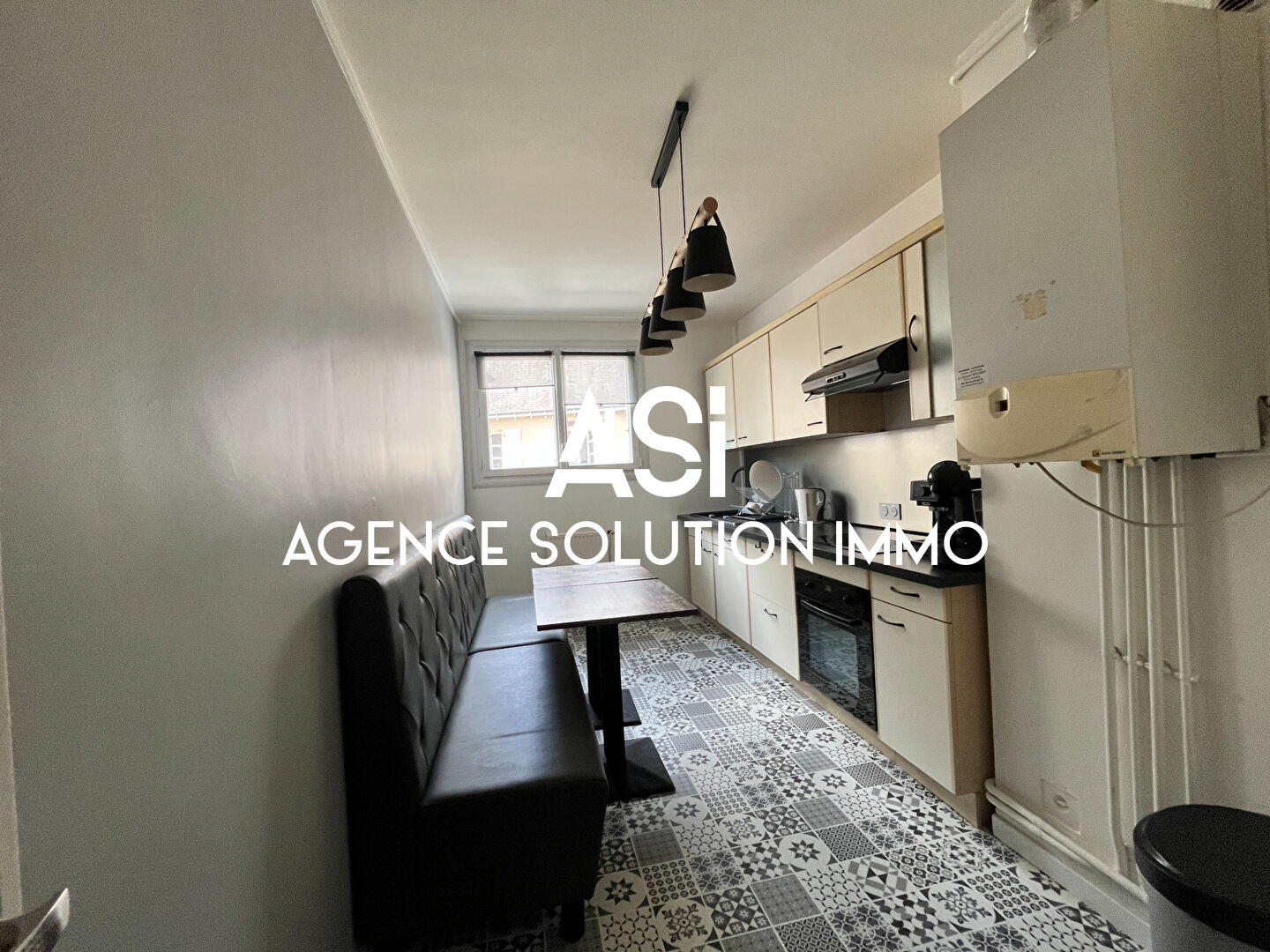 APPARTEMENT T3 PARKING CAVE ET BALCON LAVAL