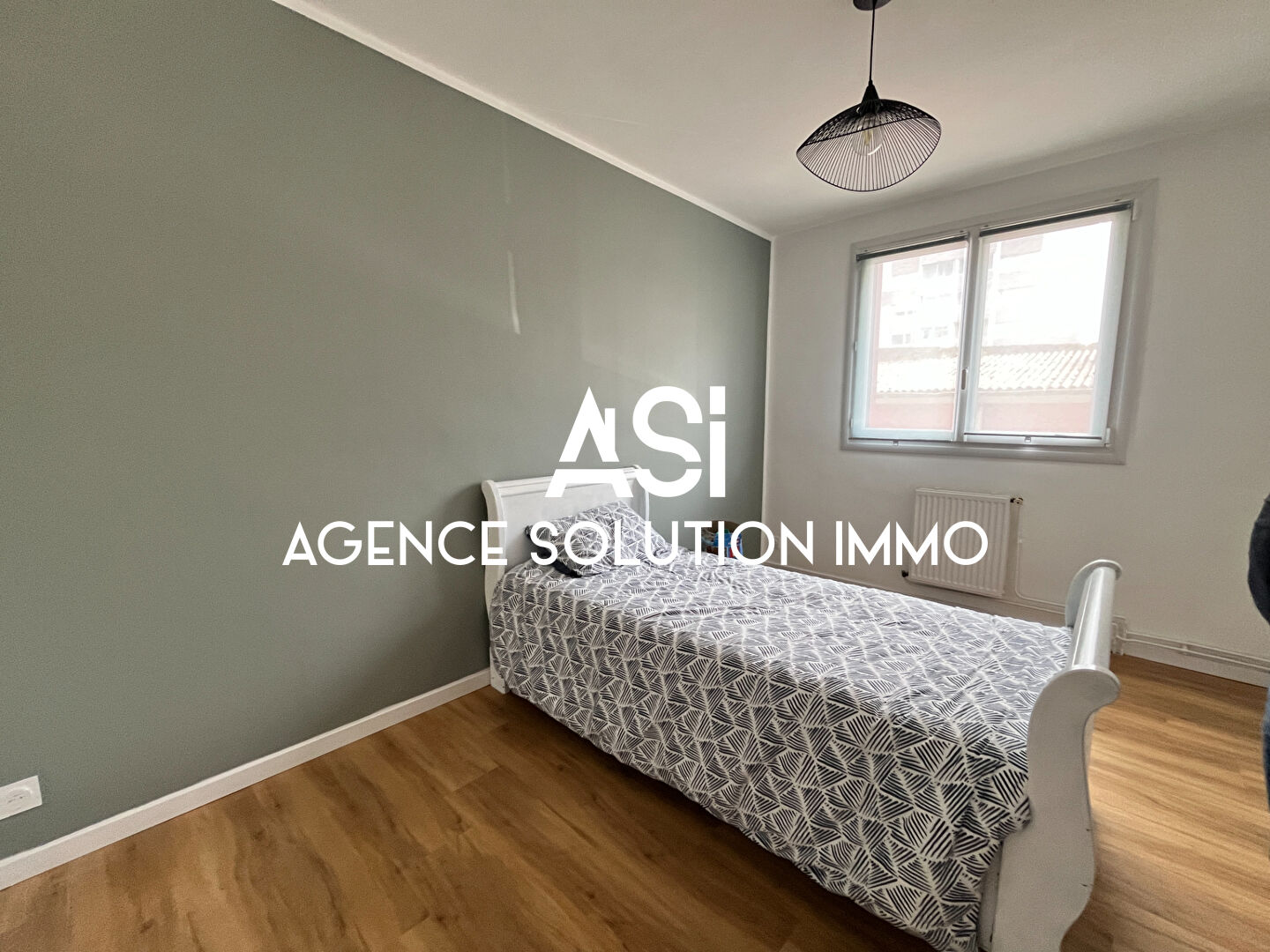 APPARTEMENT T3 PARKING CAVE ET BALCON LAVAL