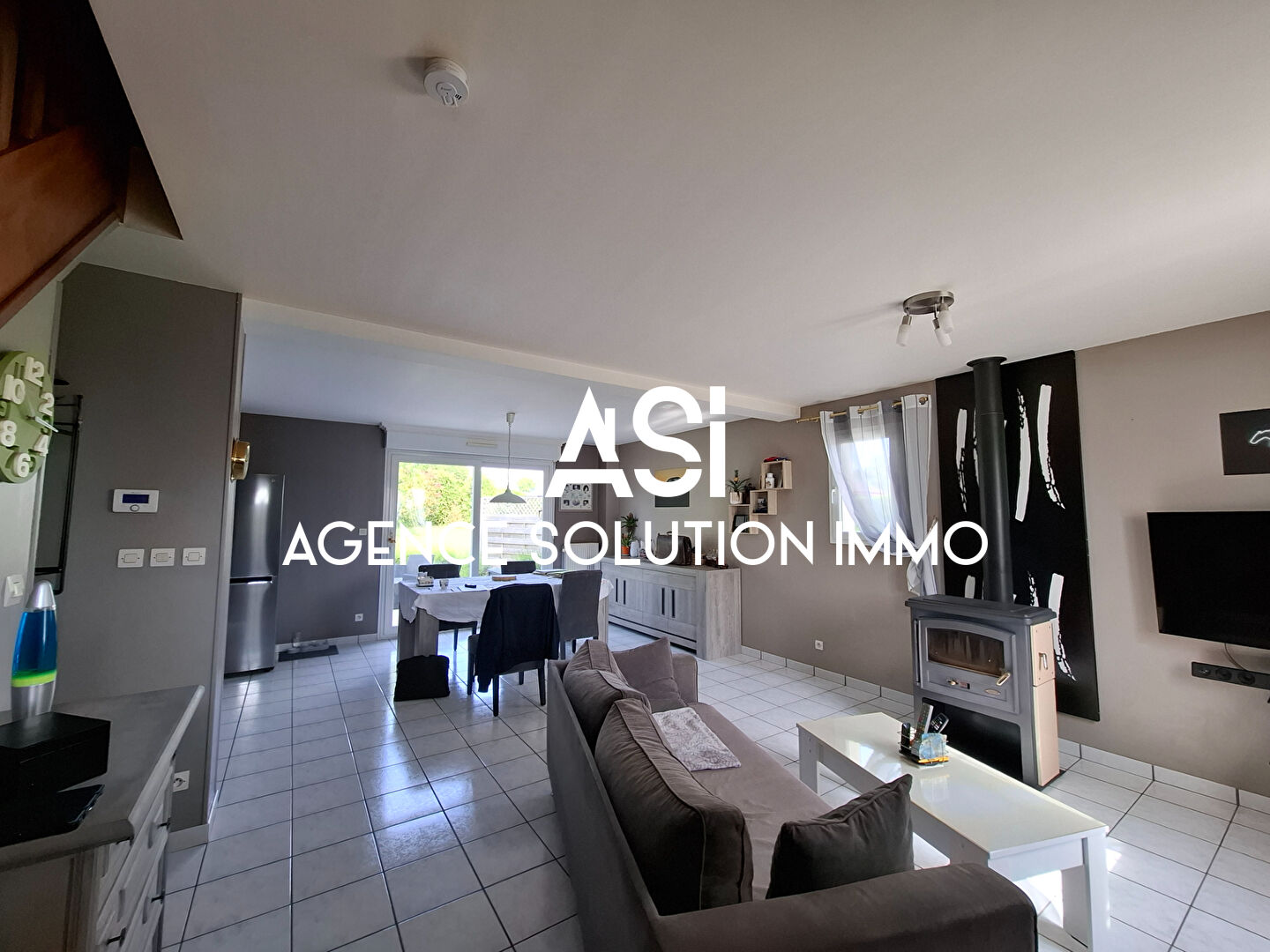 Maison Loue 5 pièce(s) 104 m2 Terrain 2000 m2