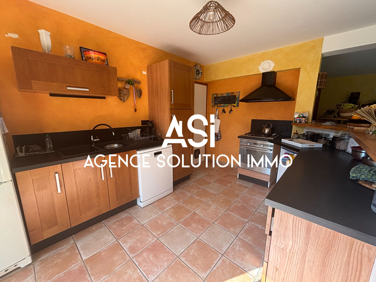 Maison familiale avec grand jardin à Bourg-la-Bazouge-des-Allieux ?