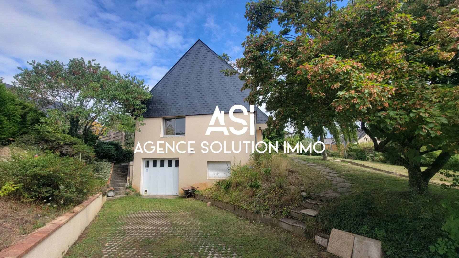 Maison familiale 5 chambres et 2 bureaux ST BERTHEVIN