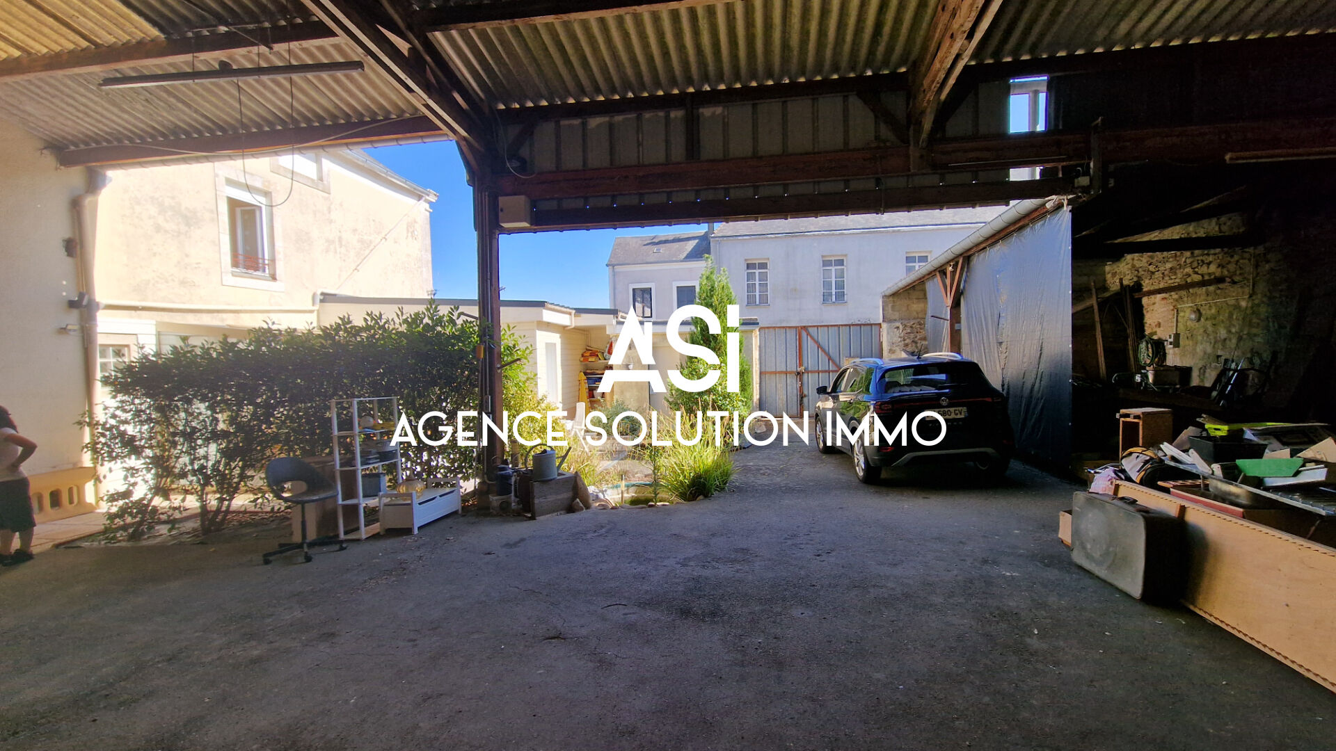 MAISON A RENOVER AVEC PLUSIEURS DEPENDANCES GRAND PREAU