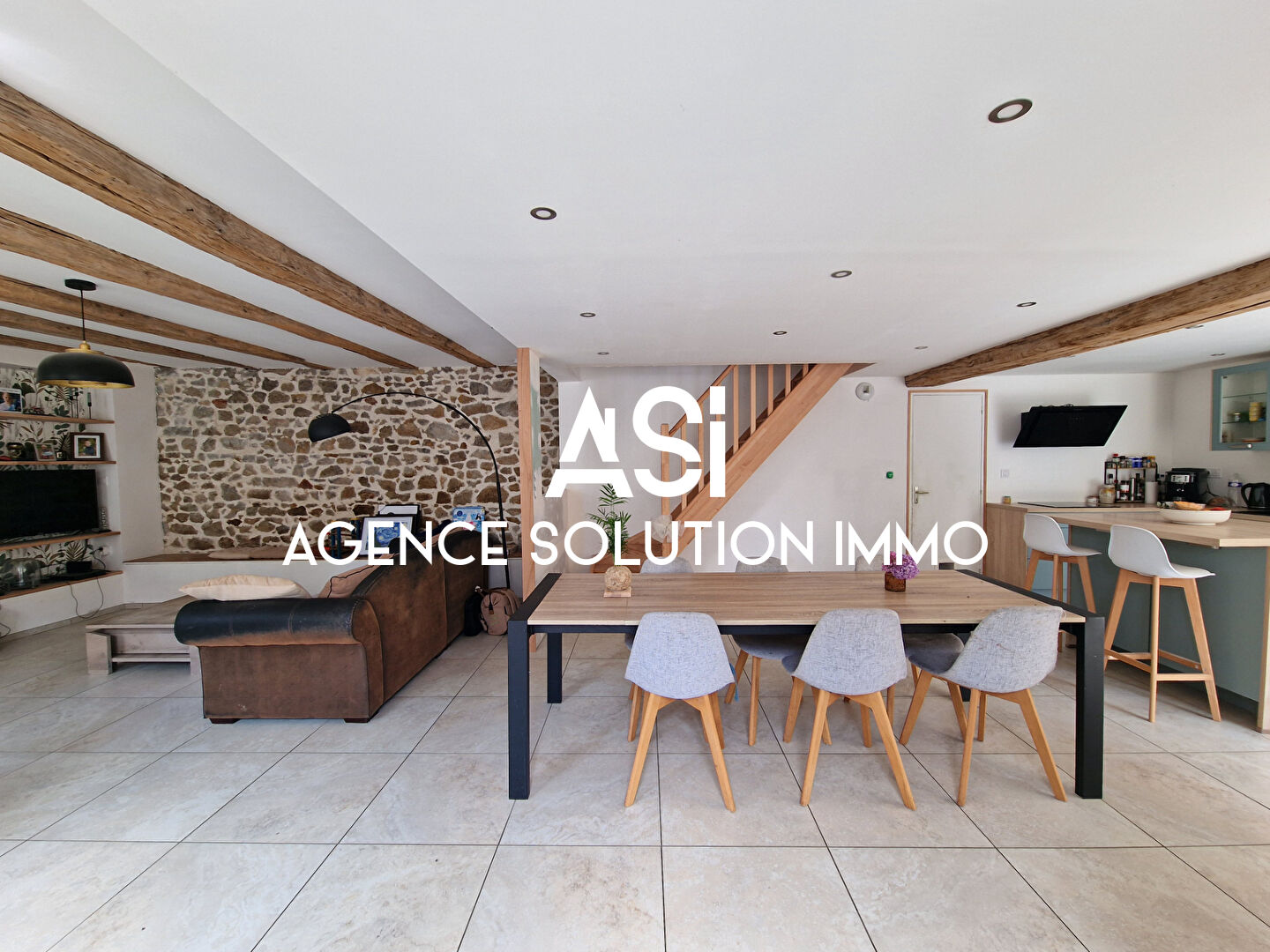 Maison de bourg familiale de 142 m² à CHAILLAND . Petite Cité de Caractère
