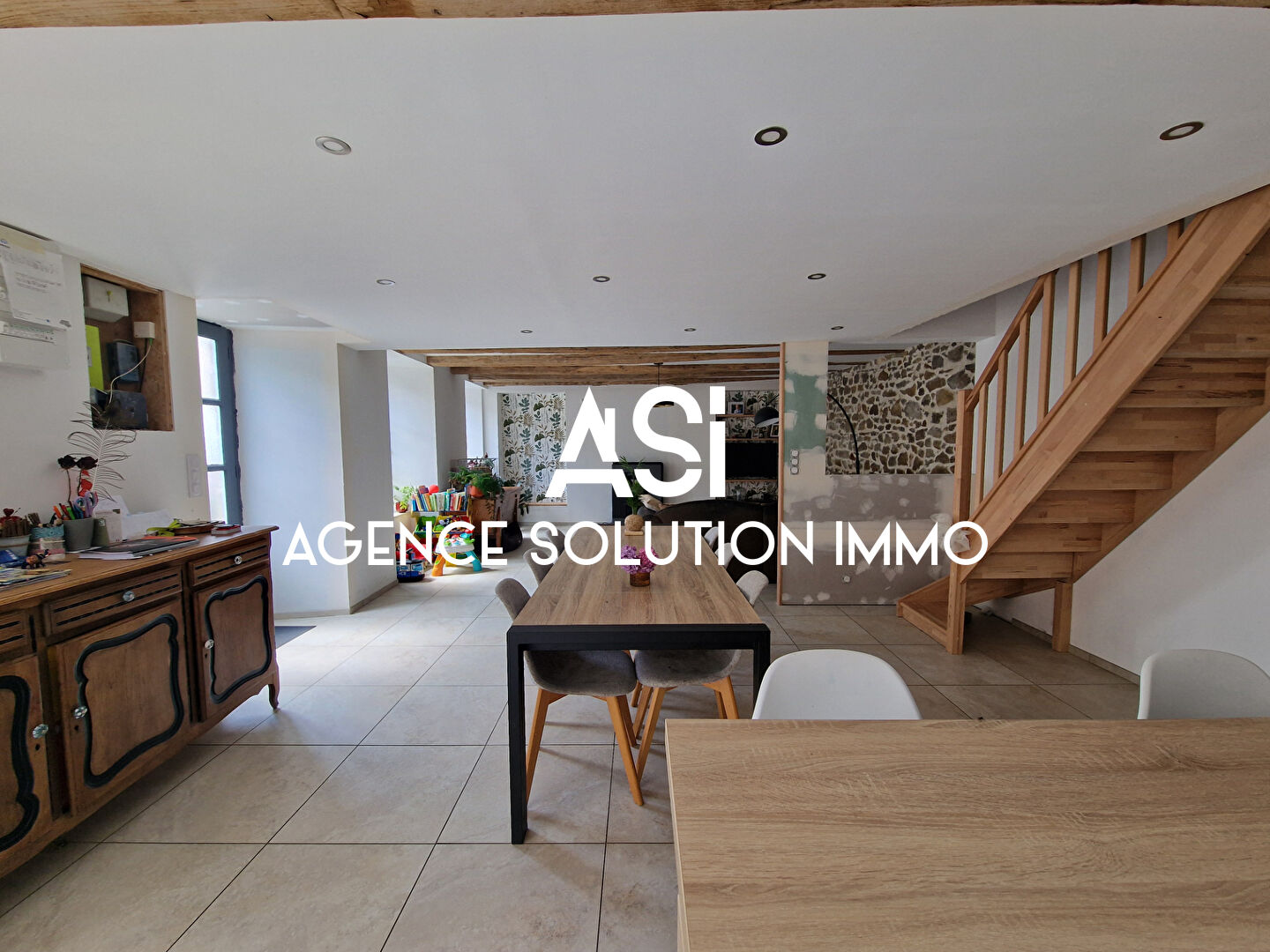 Maison de bourg familiale de 142 m² à CHAILLAND . Petite Cité de Caractère