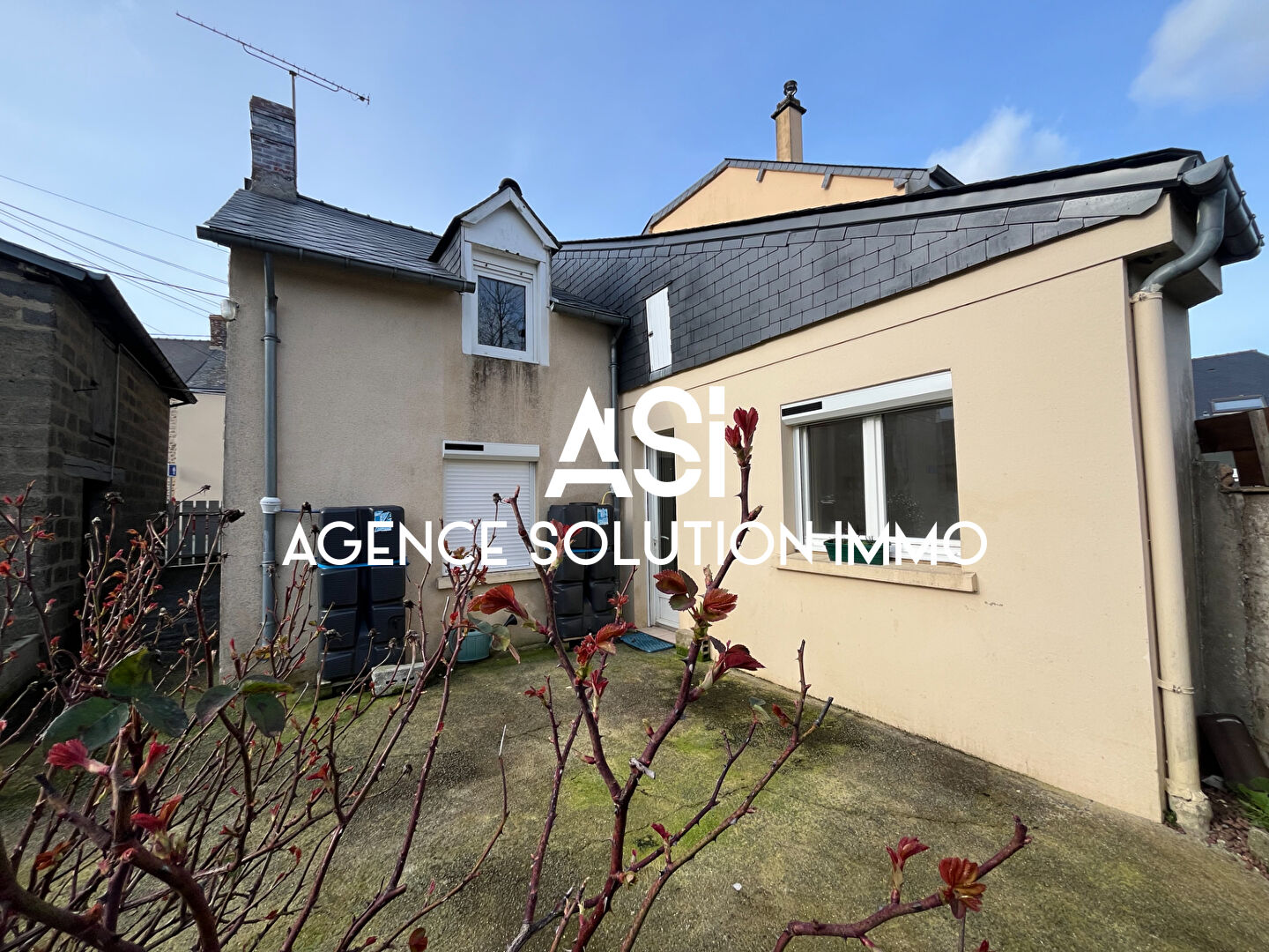 Maison de ville de 77m² sur un terrain de 300m² à Villaines la Juhel