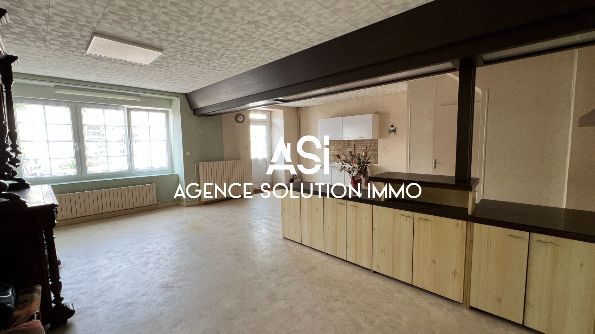 Maison de bourg à rénover - 100m2  5p - 3ch - AMBRIERES-LES-VALLÉES - travaux à prévoir