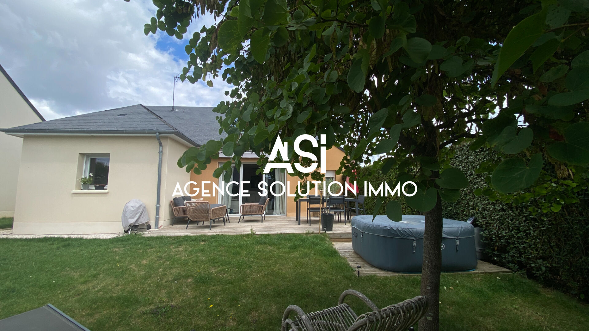 Maison Laval 5 pièce(s) 98 m2-3 chambres-piscine hors sol