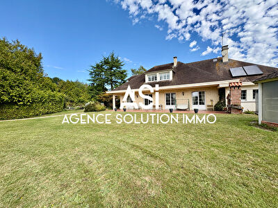 Belle Demeure sur Mayenne 214m², 8 pièce(s) sur terrain clos de plus de 4100m²