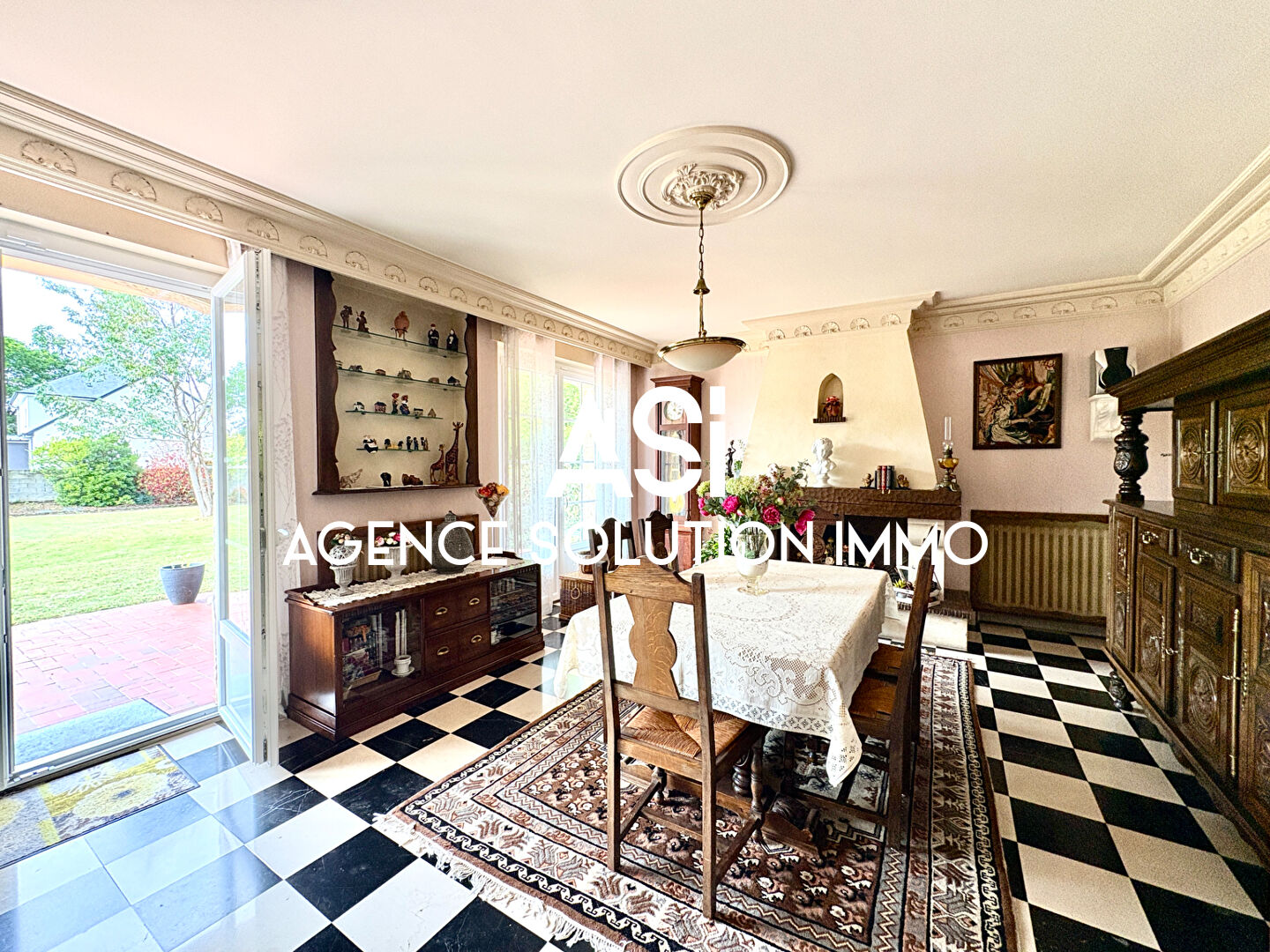 Belle Demeure sur Mayenne 214m², 8 pièce(s) sur terrain clos de plus de 4100m²