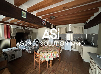 MAISON DE VILLAGE CENTRE BOURG AVEC JARDIN ET 2 GARAGE