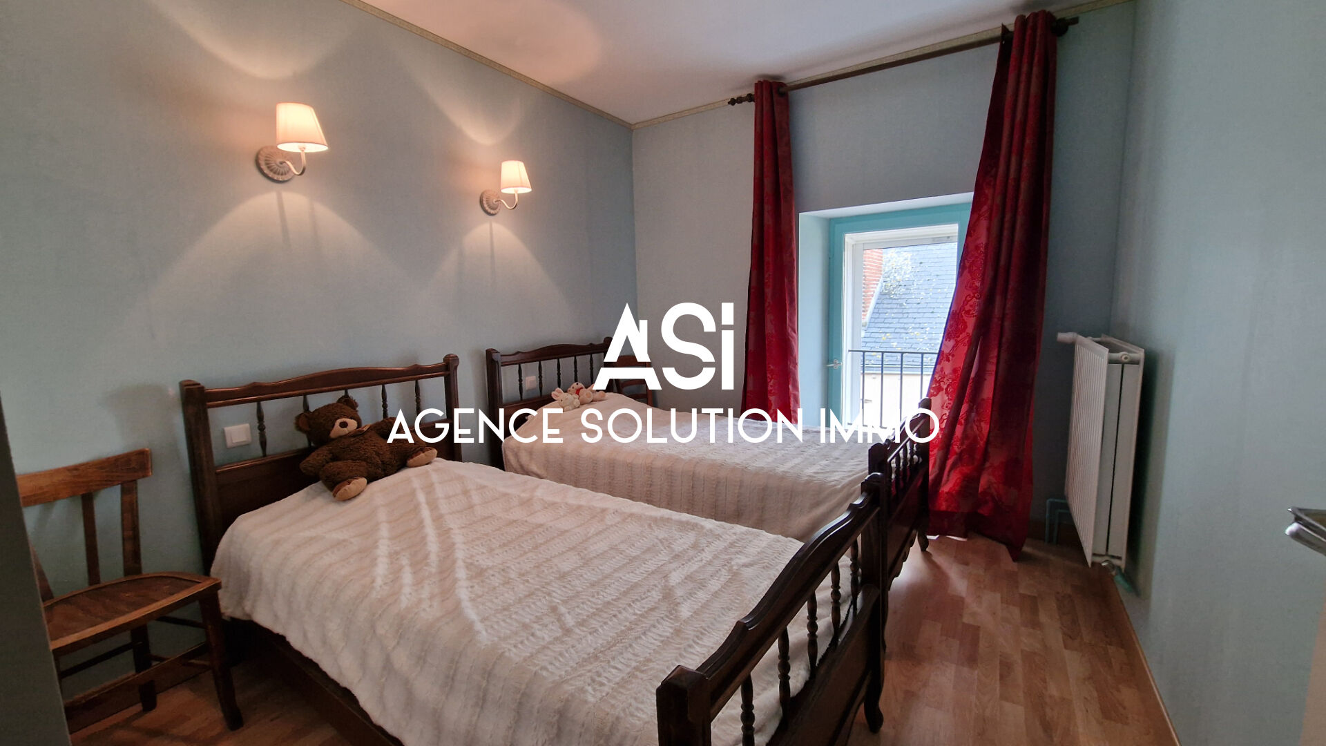 MAISON DE VILLAGE CENTRE BOURG AVEC JARDIN ET 2 GARAGE