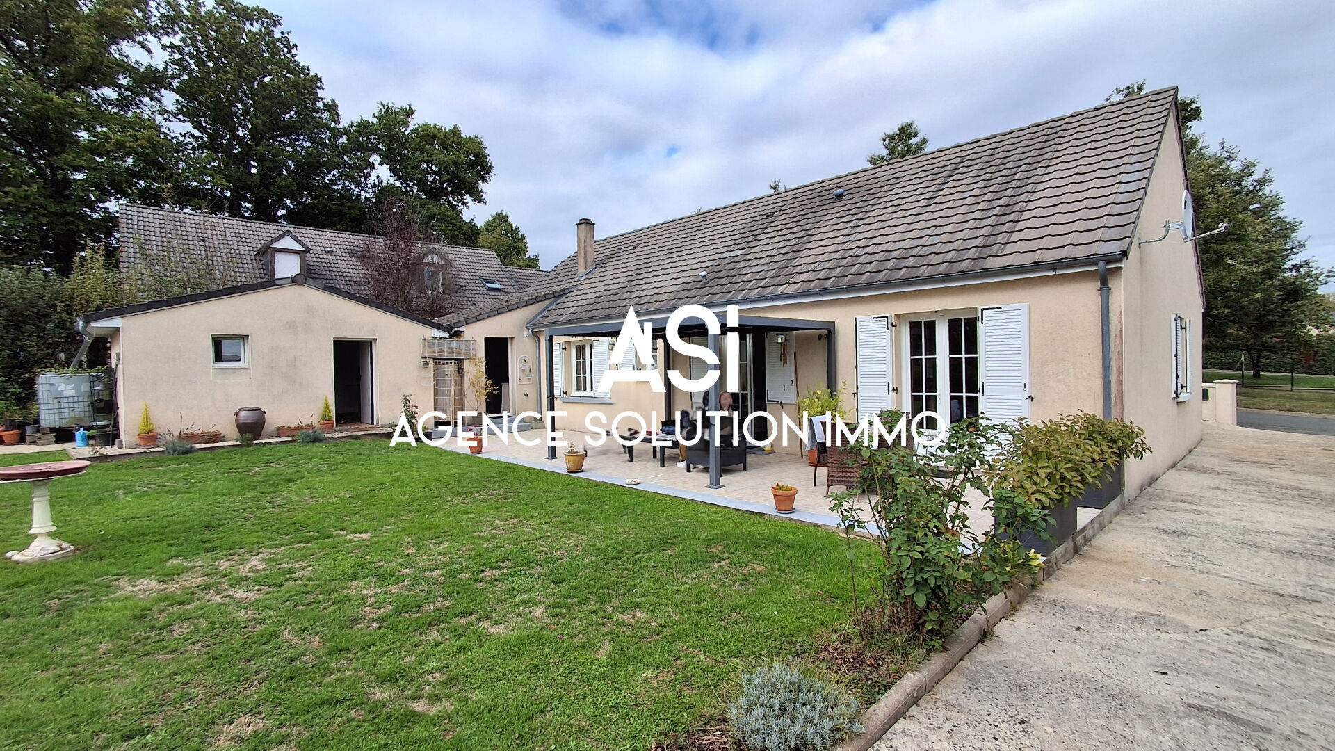 Maison PLAIN PIED - 5P - 3 CH - GARAGE  - JARDIN - CALME - CLAIR