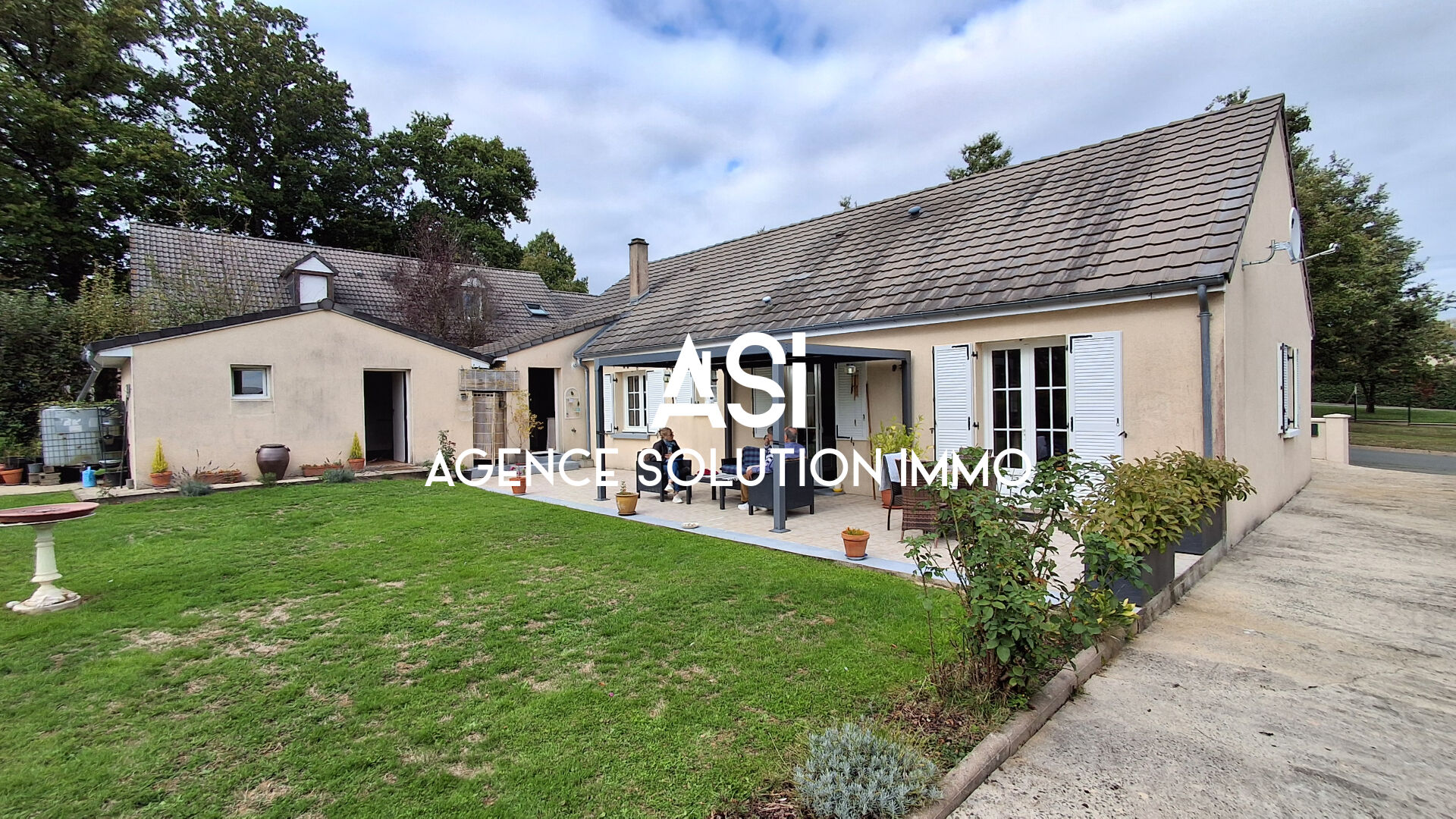 Maison PLAIN PIED - 5P - 3 CH - GARAGE  - JARDIN - CALME - CLAIR