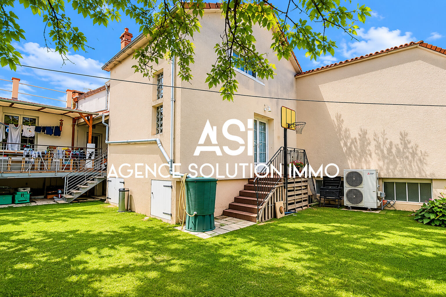 MAISON DE VILLAGE AVEC GARAGE ET JARDIN
