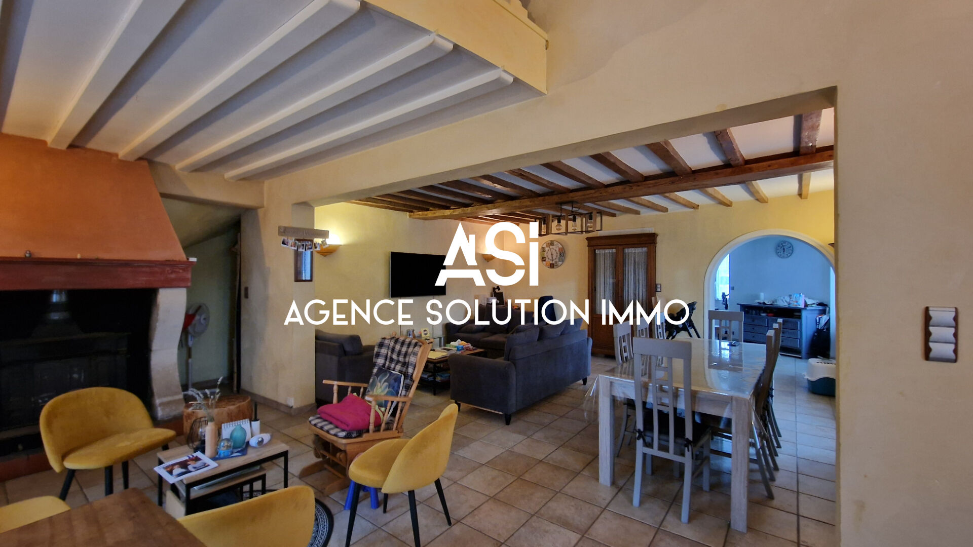 MAISON DE VILLAGE AVEC GARAGE ET JARDIN