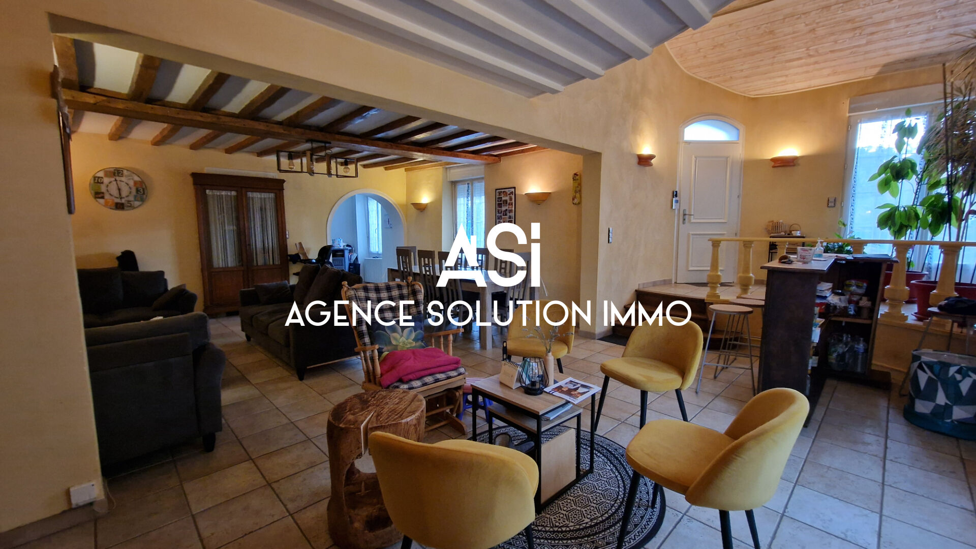 MAISON DE VILLAGE AVEC GARAGE ET JARDIN