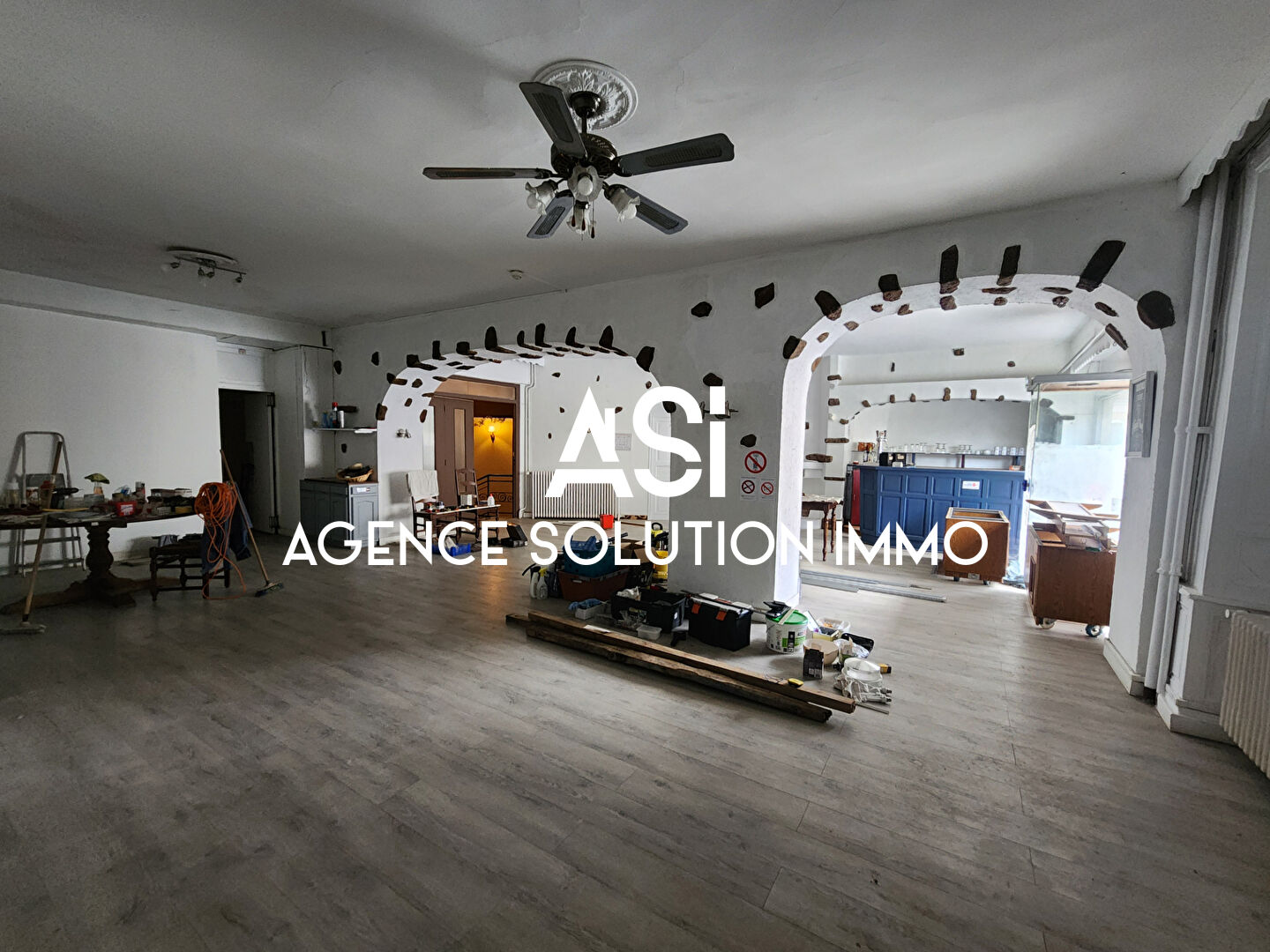 Photo Immeuble - 600m² - Fresnay sur Sarthe image 2/6