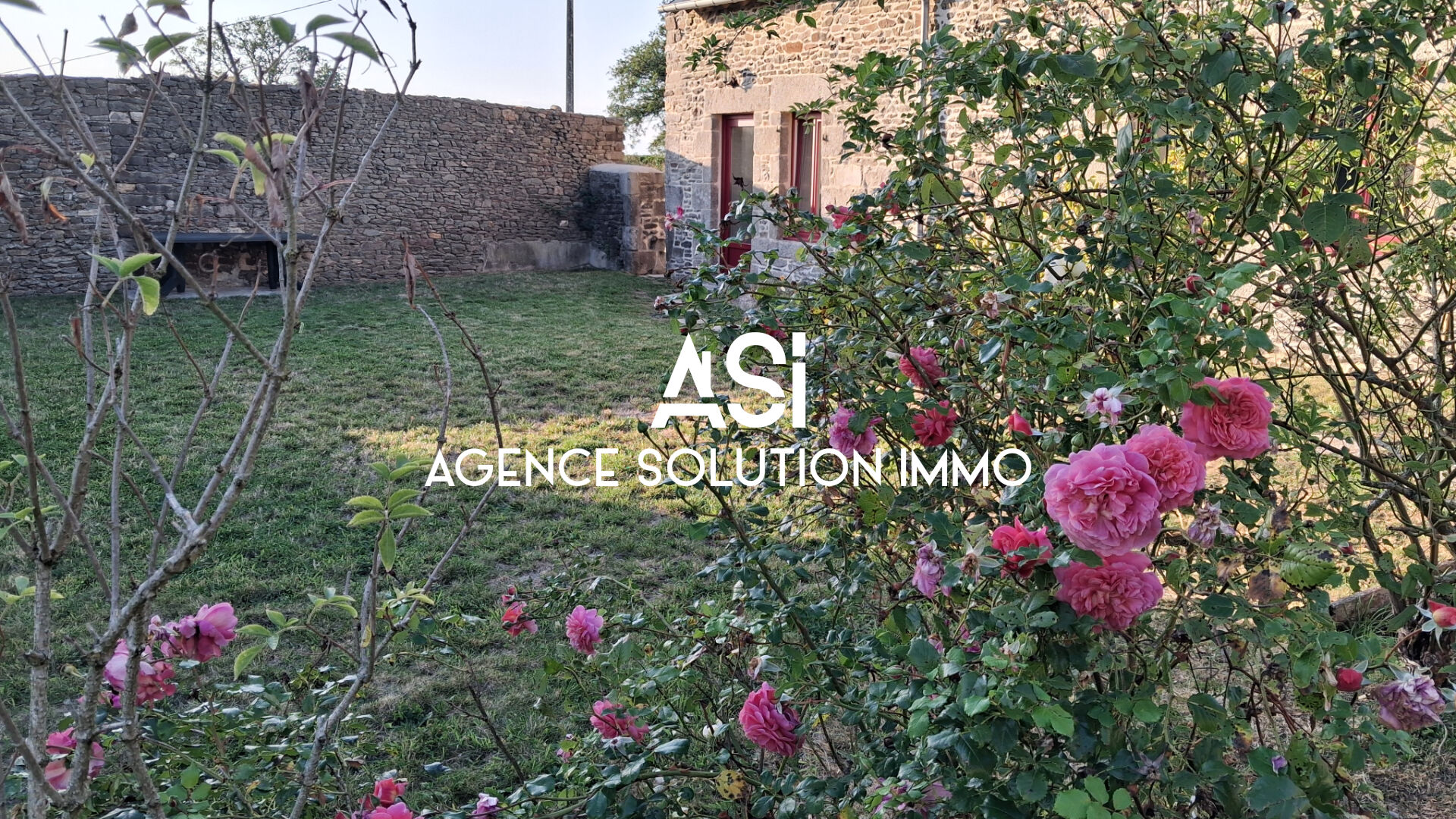 Maison de pierre en campagne à Saint Cyr En Pail