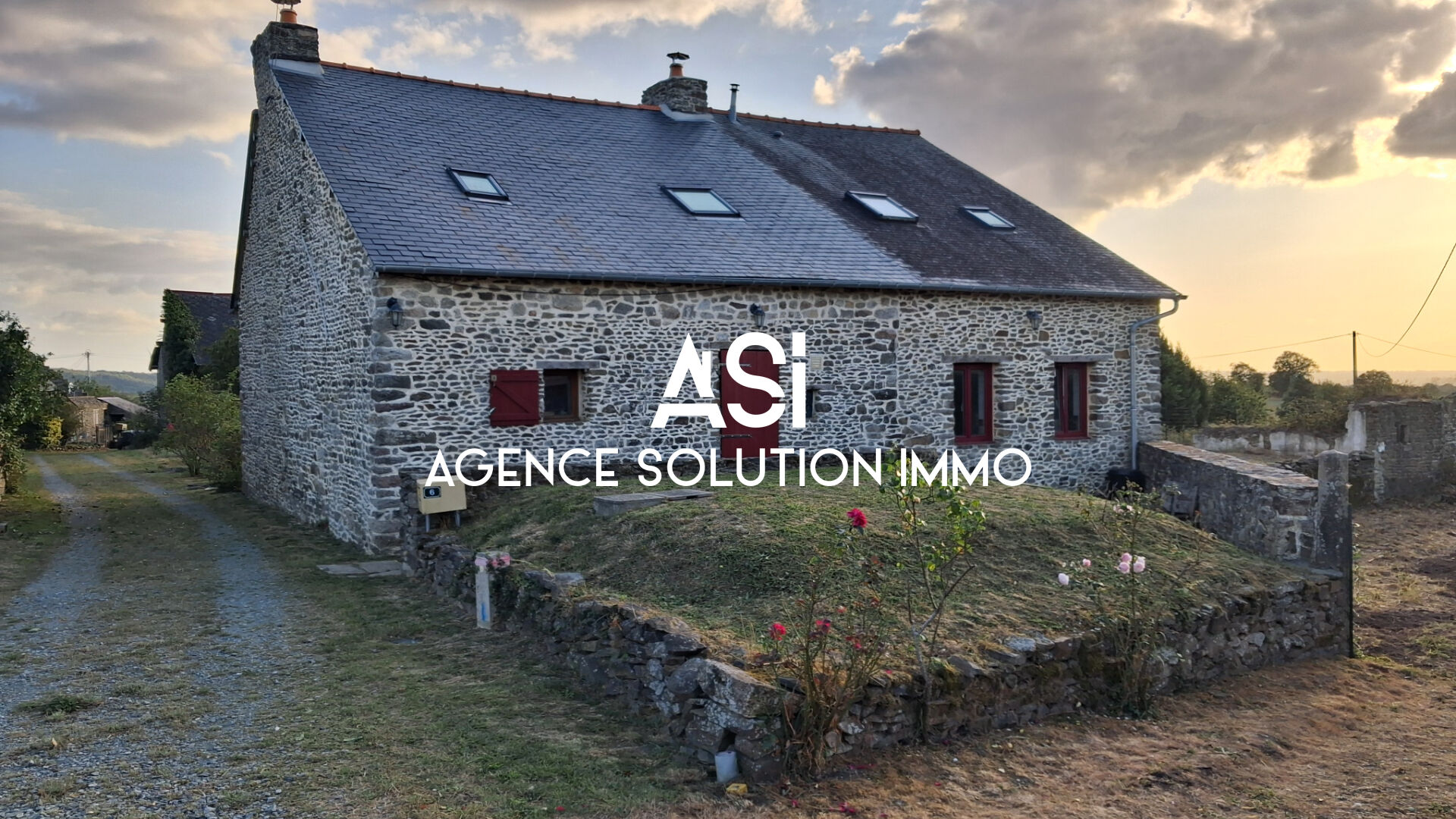 Maison de pierre en campagne à Saint Cyr En Pail