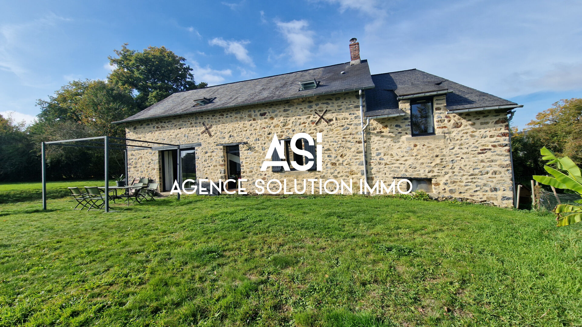 LONGERE CADRE BUCOLIQUE POSSIBILITE DE CHEVEAUX