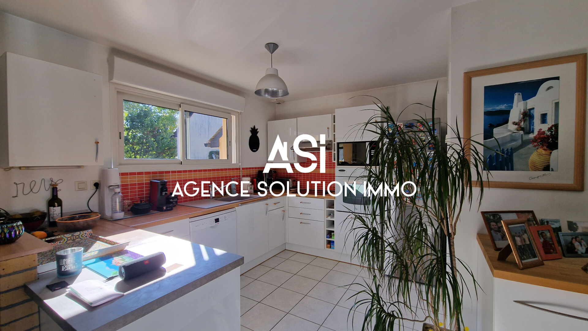 MAISON DE PLAIN PIED AVEC DEUX GARAGES