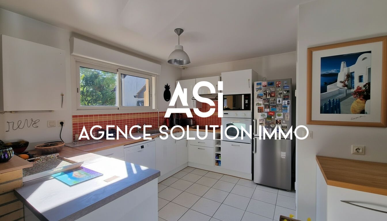 MAISON DE PLAIN PIED AVEC DEUX GARAGES