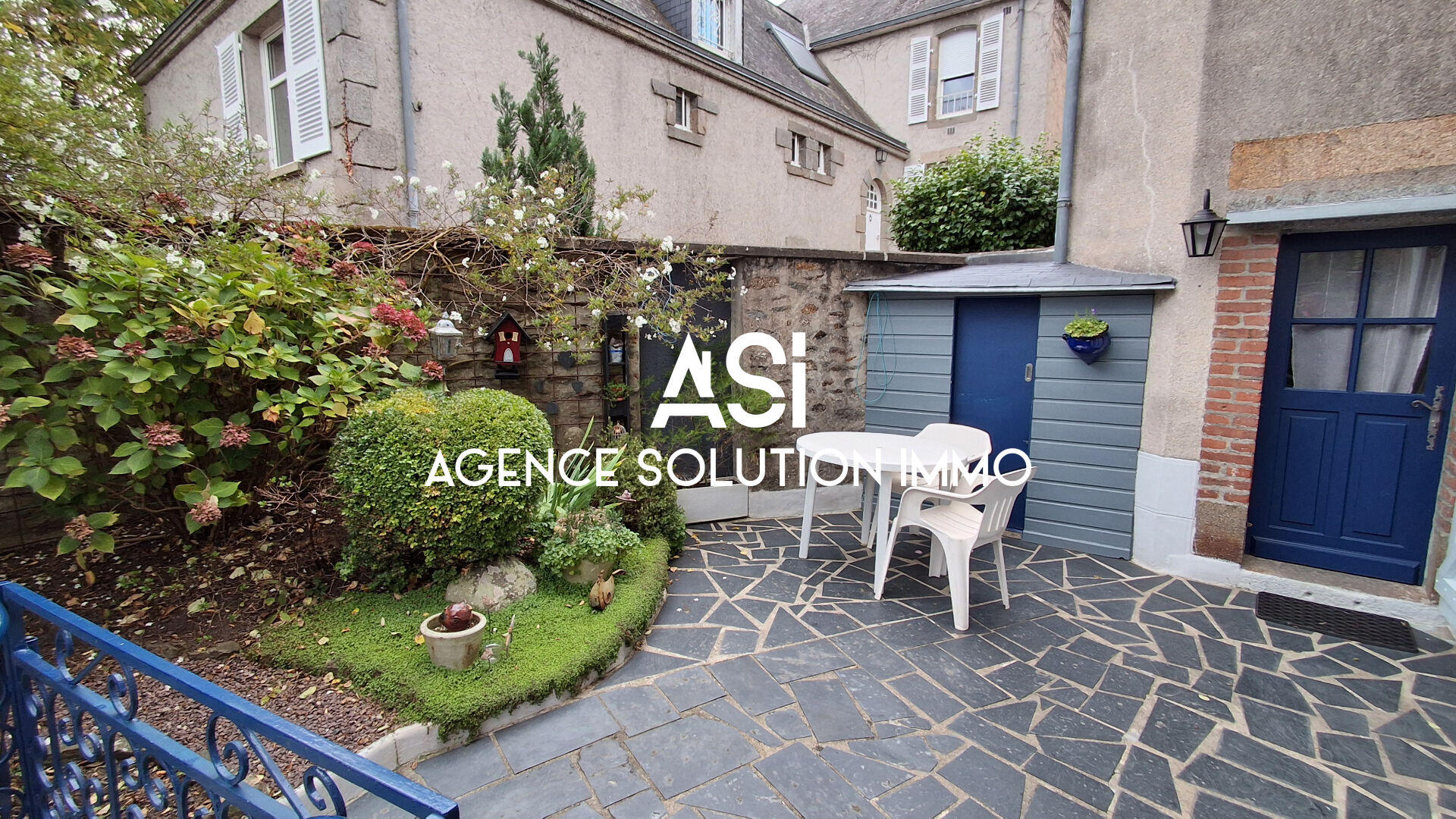Maison de ville idéalement située à Mayenne