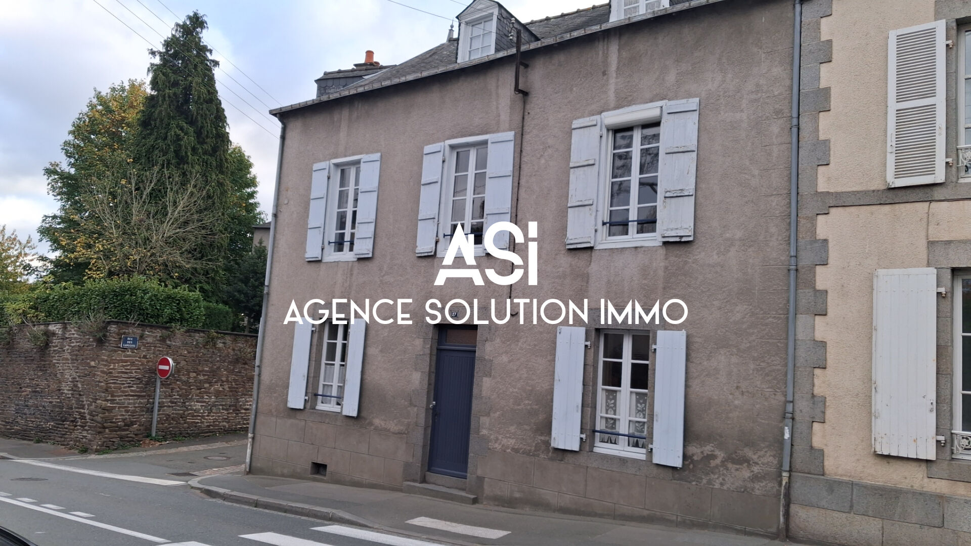 Maison de ville idéalement située à Mayenne