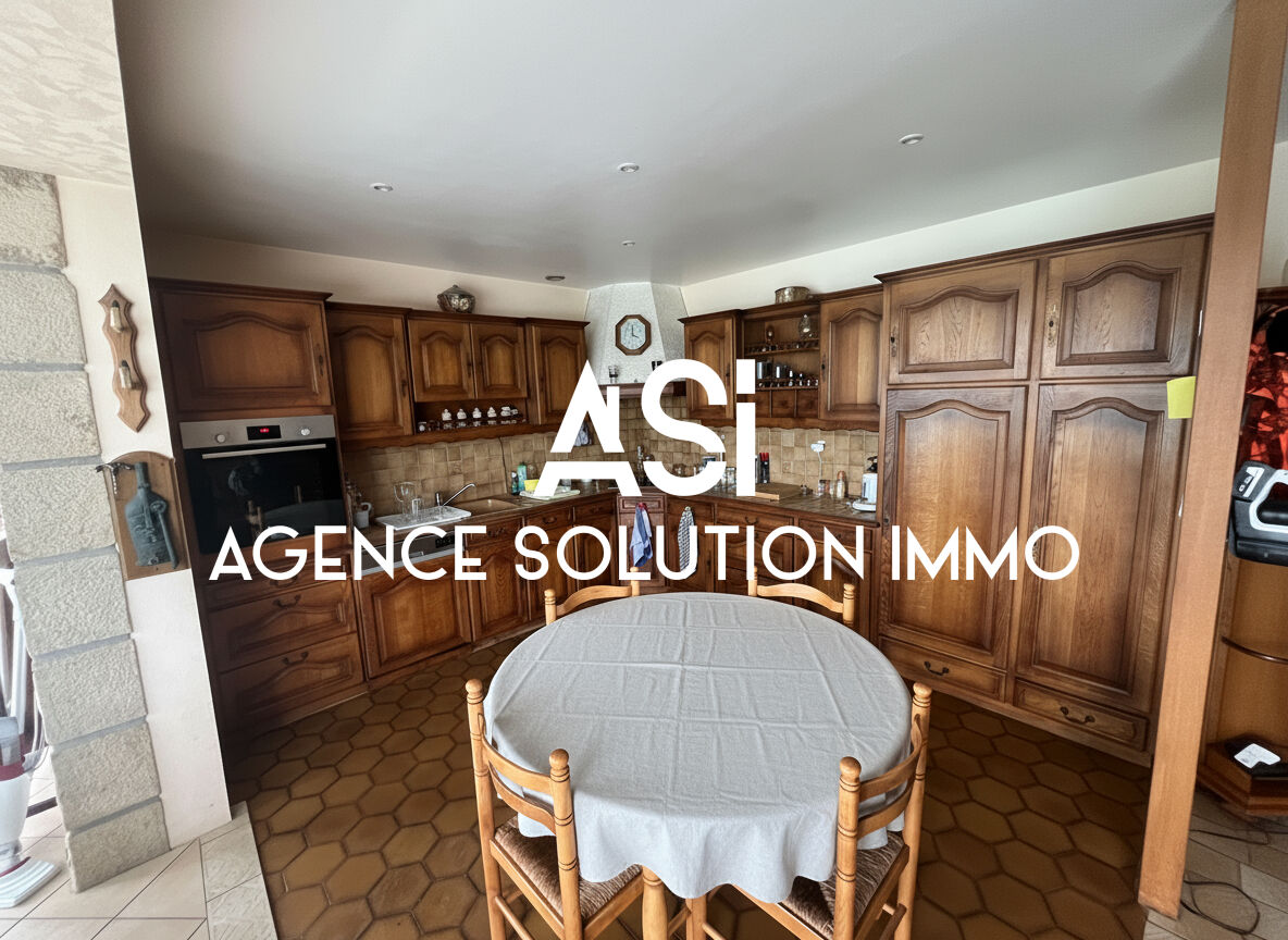 MAISON  DE PLAIN PIED AVEC PISCINE