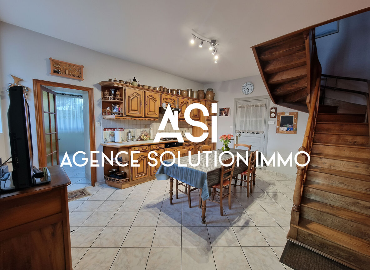 Maison de bourg Port Brillet - 107.80m² sur 574 m² .